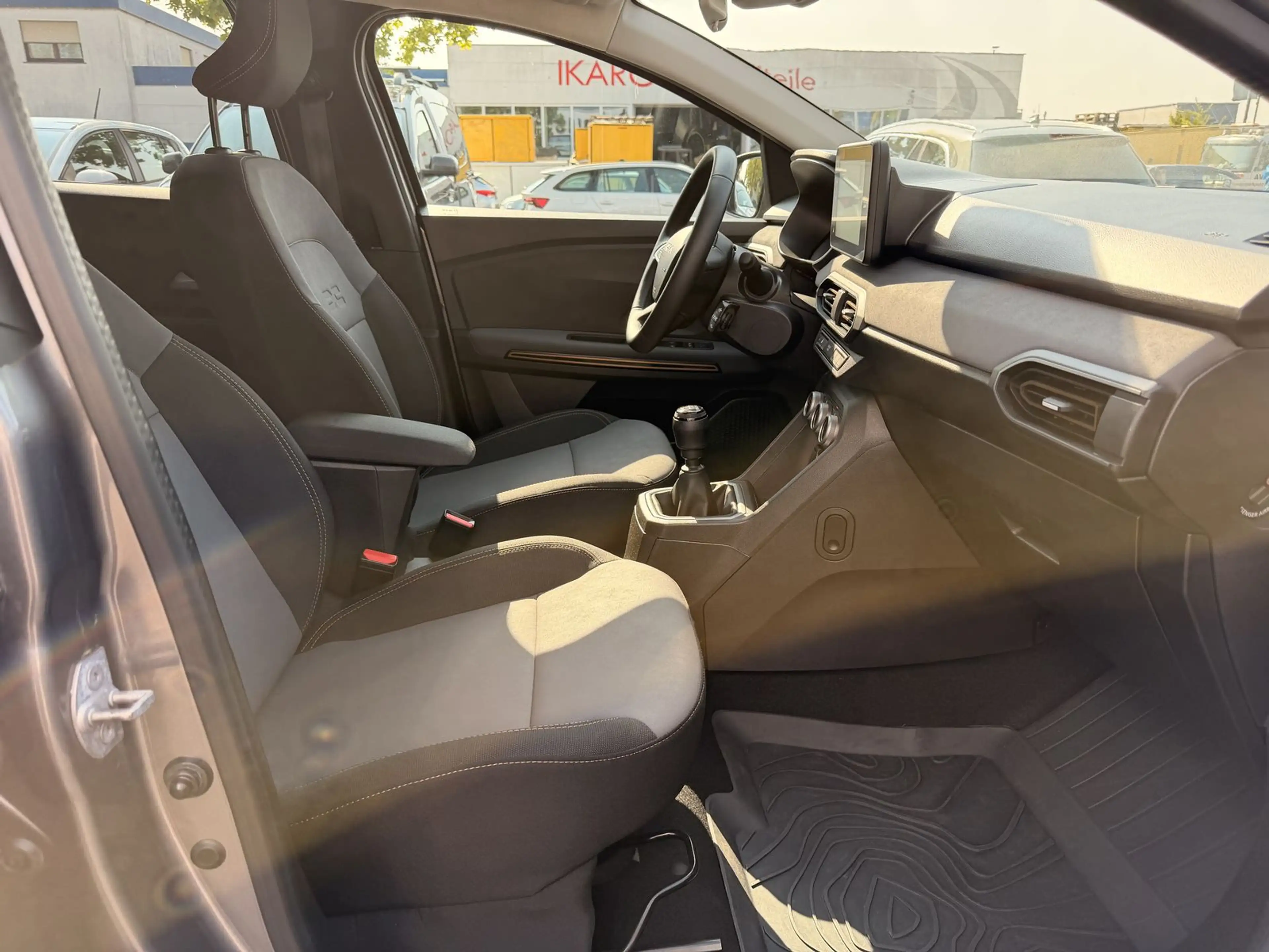Dacia Jogger Jogger TCe 110 Extreme+ 7-Sitzer *AHK *Navi *To... — photo 13