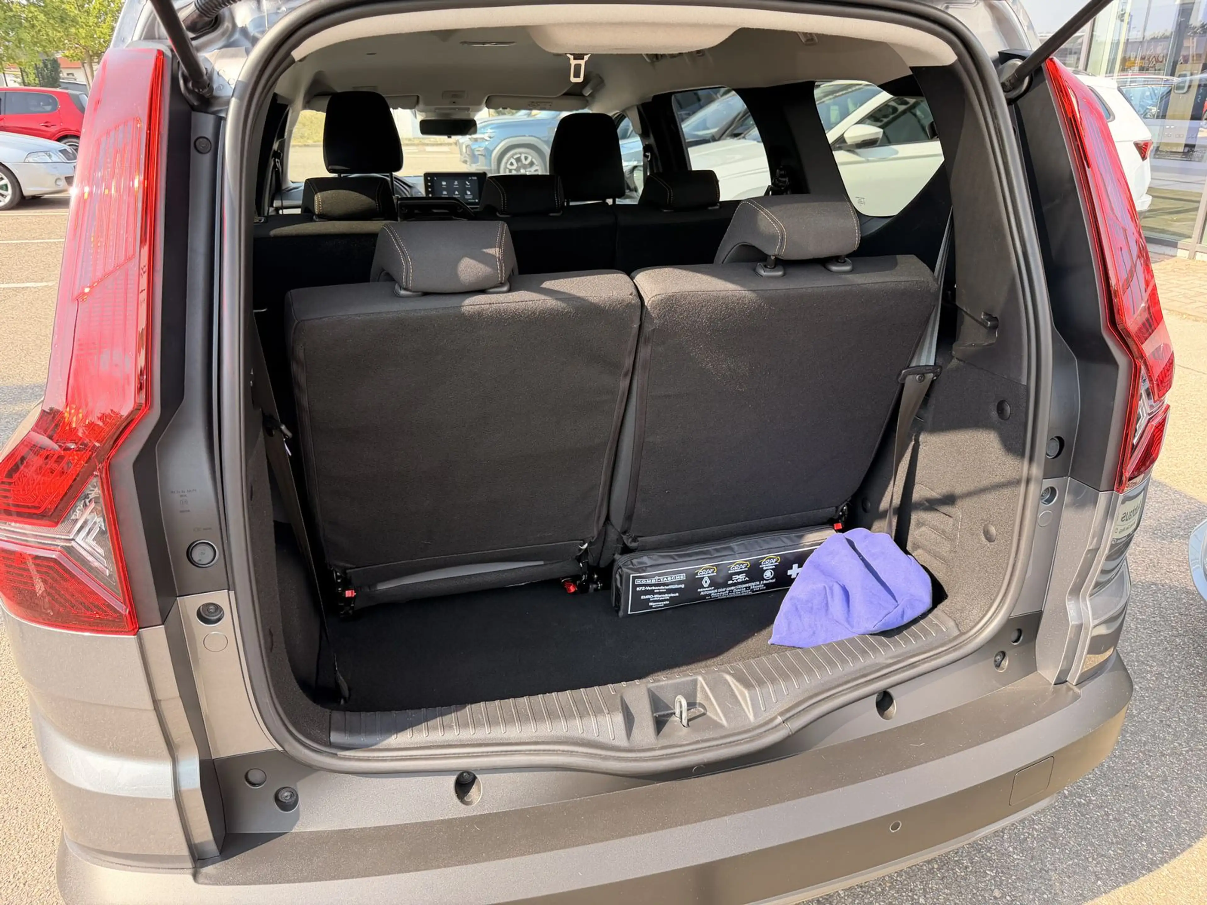 Dacia Jogger Jogger TCe 110 Extreme+ 7-Sitzer *AHK *Navi *To... — photo 7