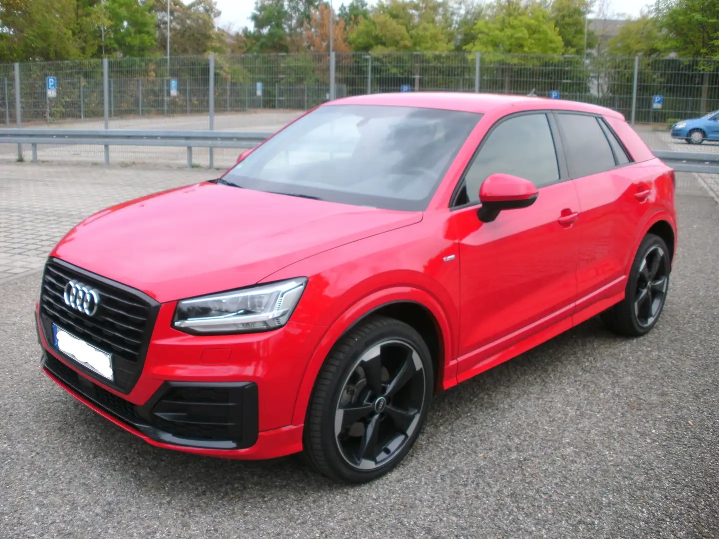 Audi Q2 35 TFSI S tronic sport S line AHK Navi Rot - 1