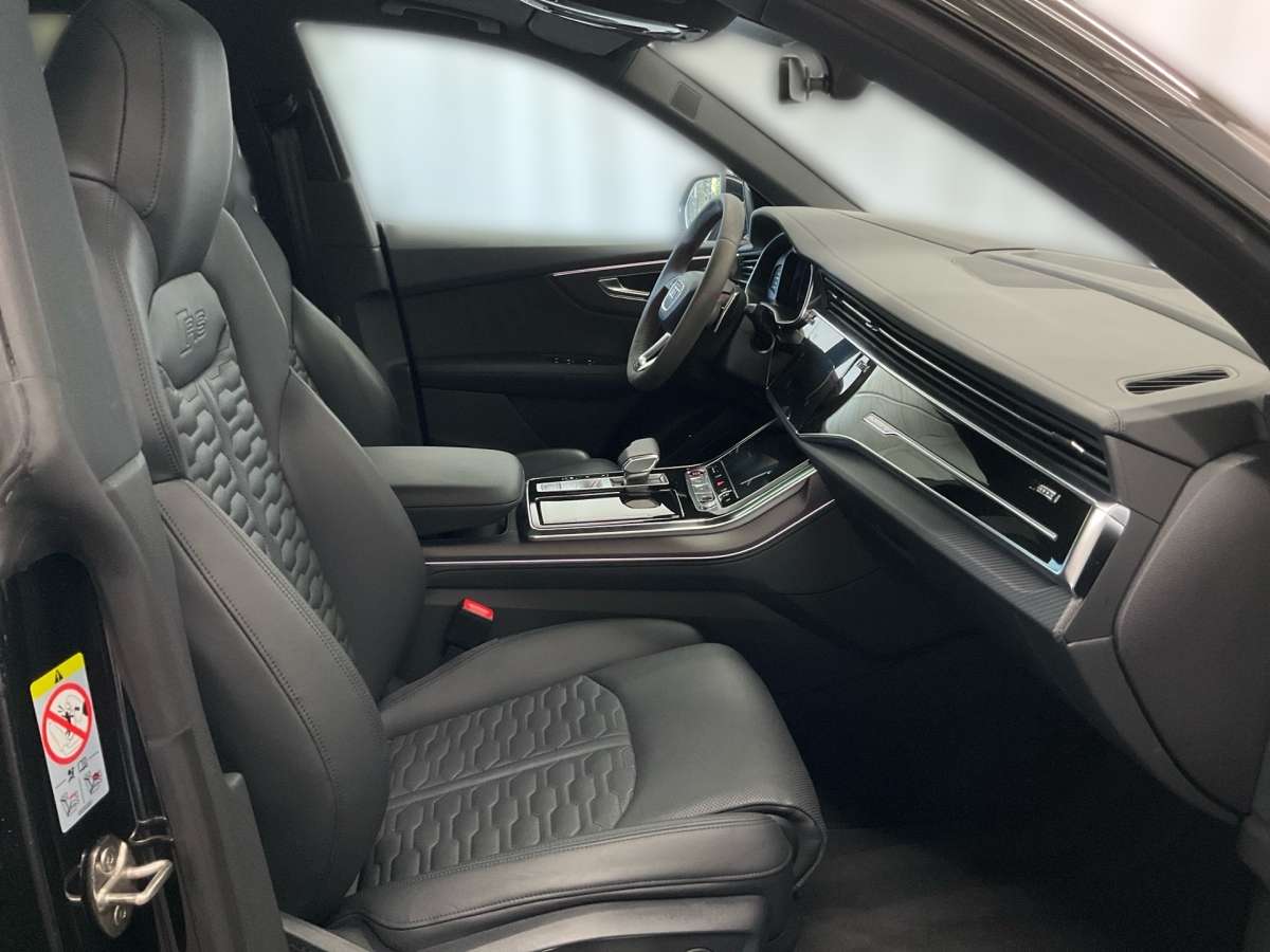 Audi RSQ8