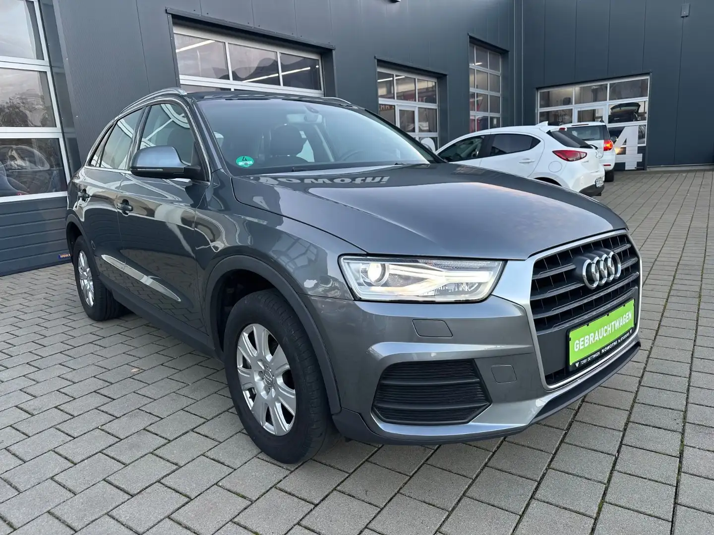Audi Q3 AHK Xenon Grau - 1
