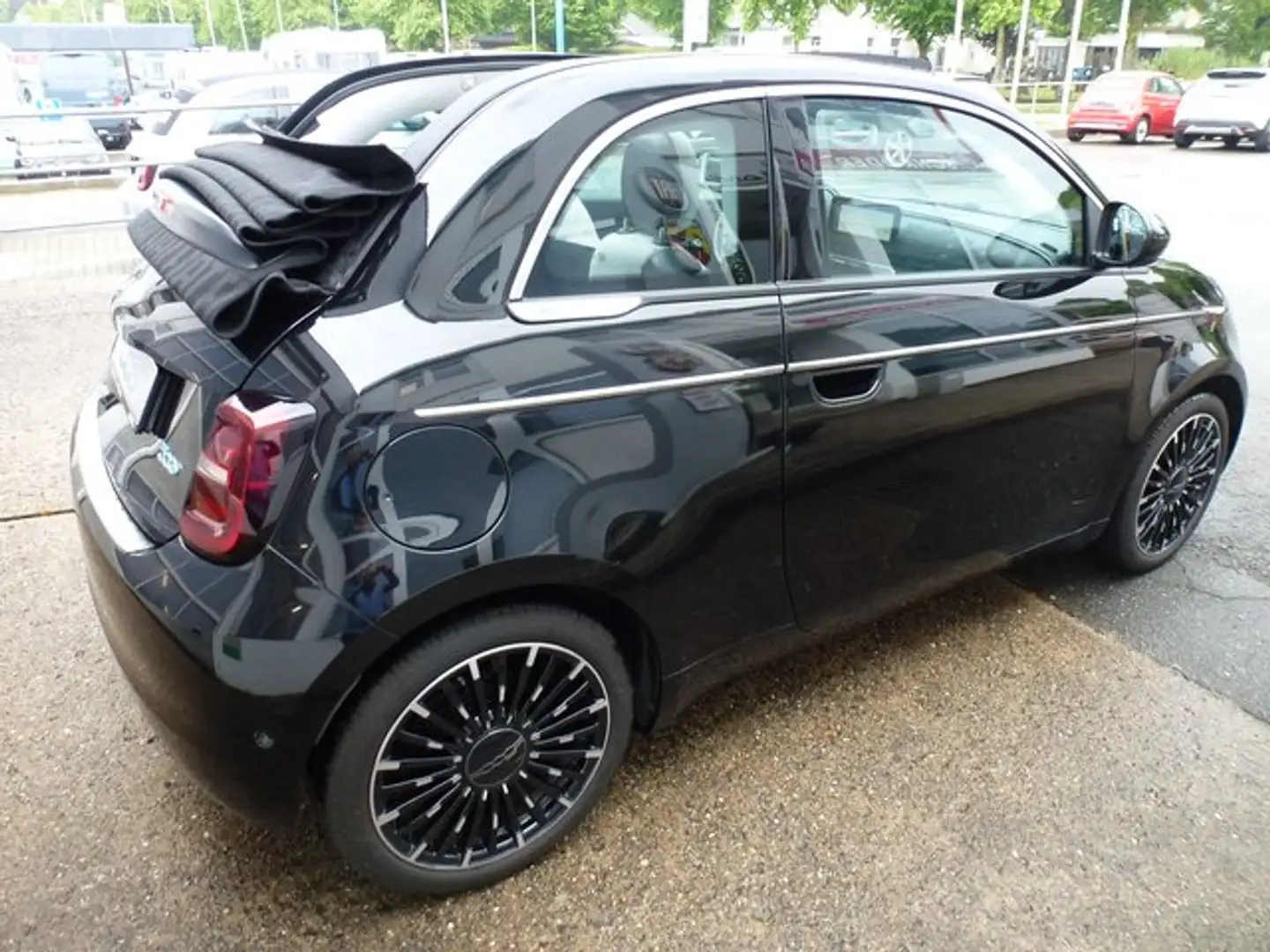 Fiat 500e 500e Cabrio la Prima by Bocelli 87kW (118PS) Kamer Schwarz - 2