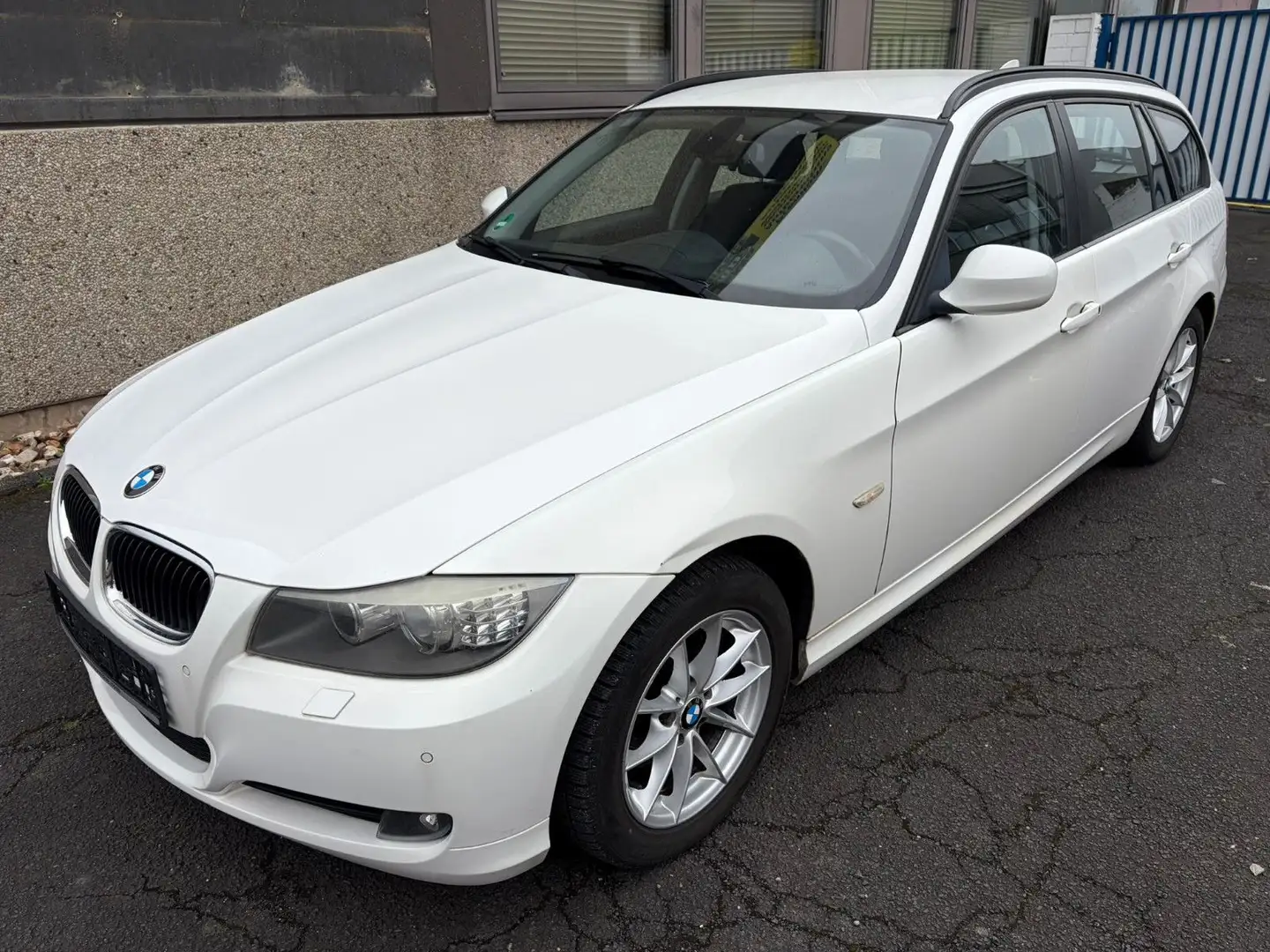 BMW 320 *TOURING*NAVI*PDC*AHK*KLIMA* Weiß - 1