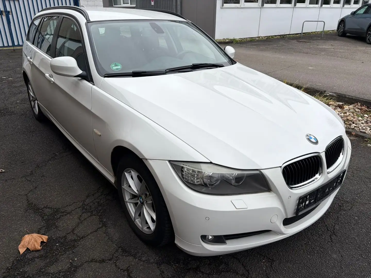 BMW 320 *TOURING*NAVI*PDC*AHK*KLIMA* Weiß - 2