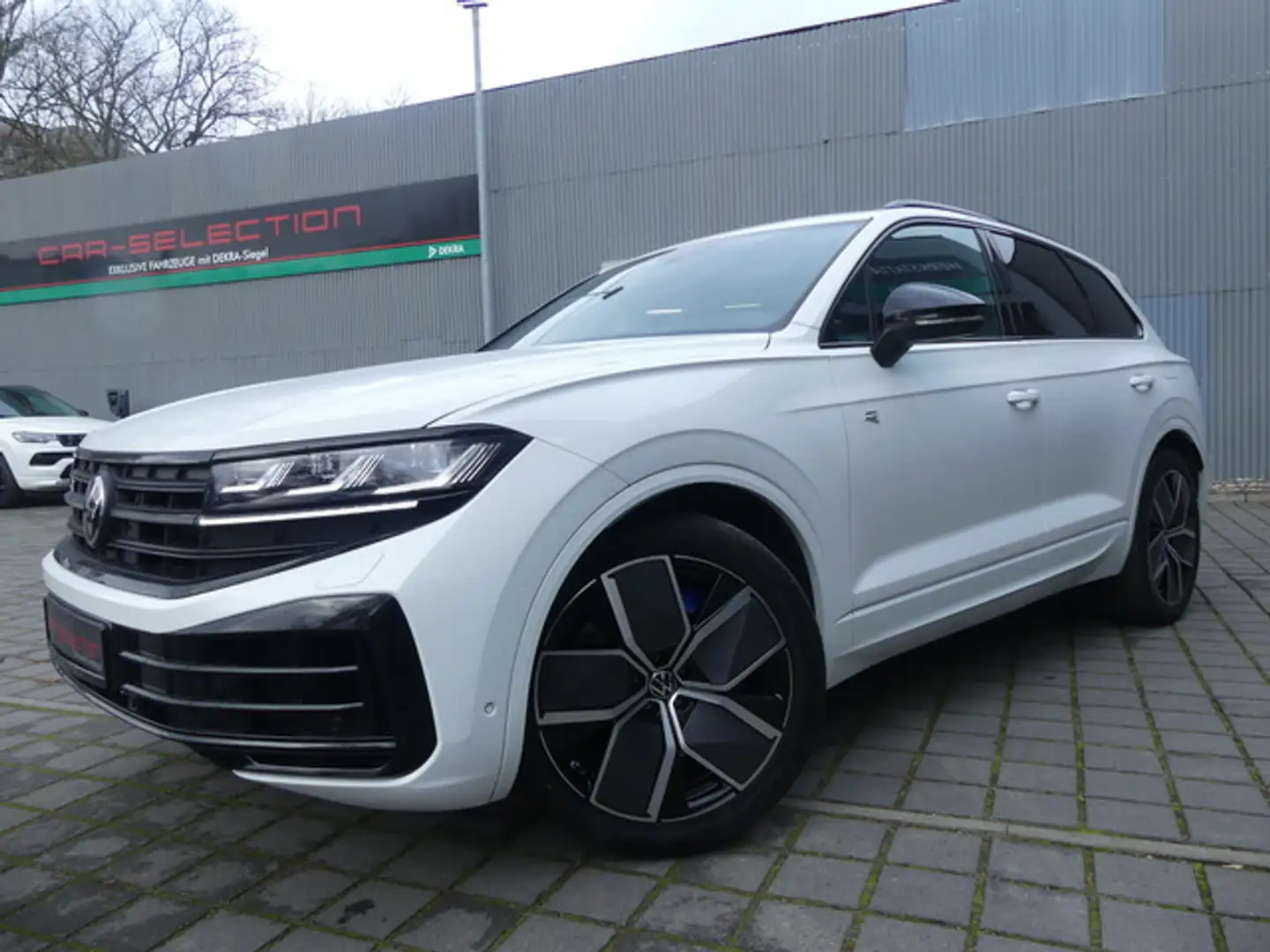 Volkswagen Touareg 3.0 TSIe 4Mot Hybrid R LINE PANO/HUD/AIRSUS Weiß - 2