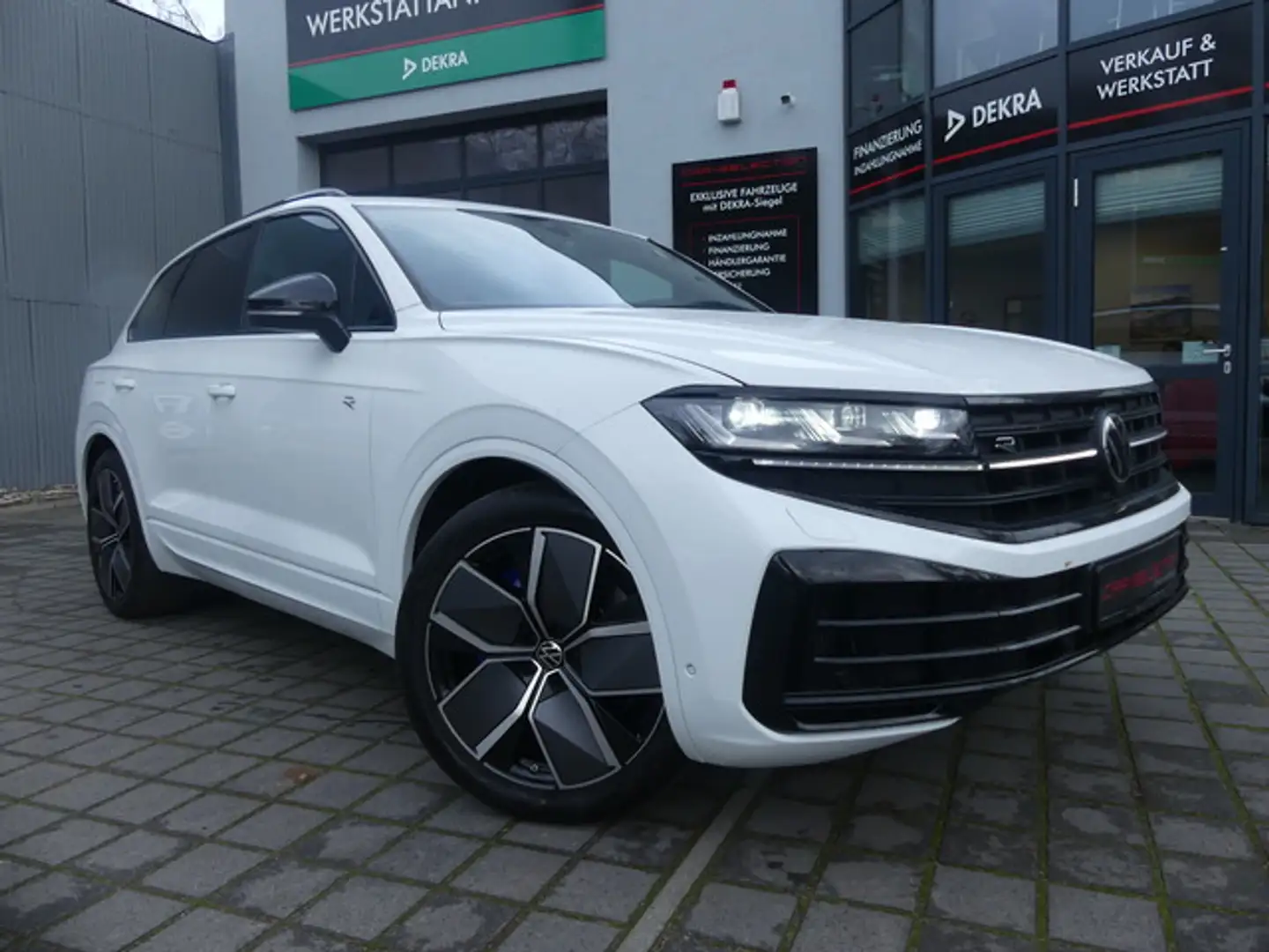 Volkswagen Touareg 3.0 TSIe 4Mot Hybrid R LINE PANO/HUD/AIRSUS Weiß - 1