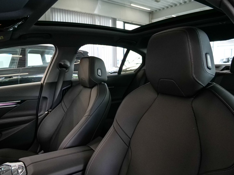 BMW 540 d xDrive HUD PANO ACC AHK 360°KAM RFK NAVI — photo 8