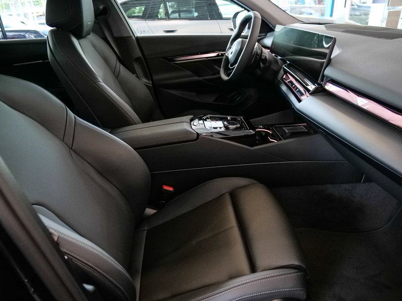 BMW 540 d xDrive HUD PANO ACC AHK 360°KAM RFK NAVI — photo 14