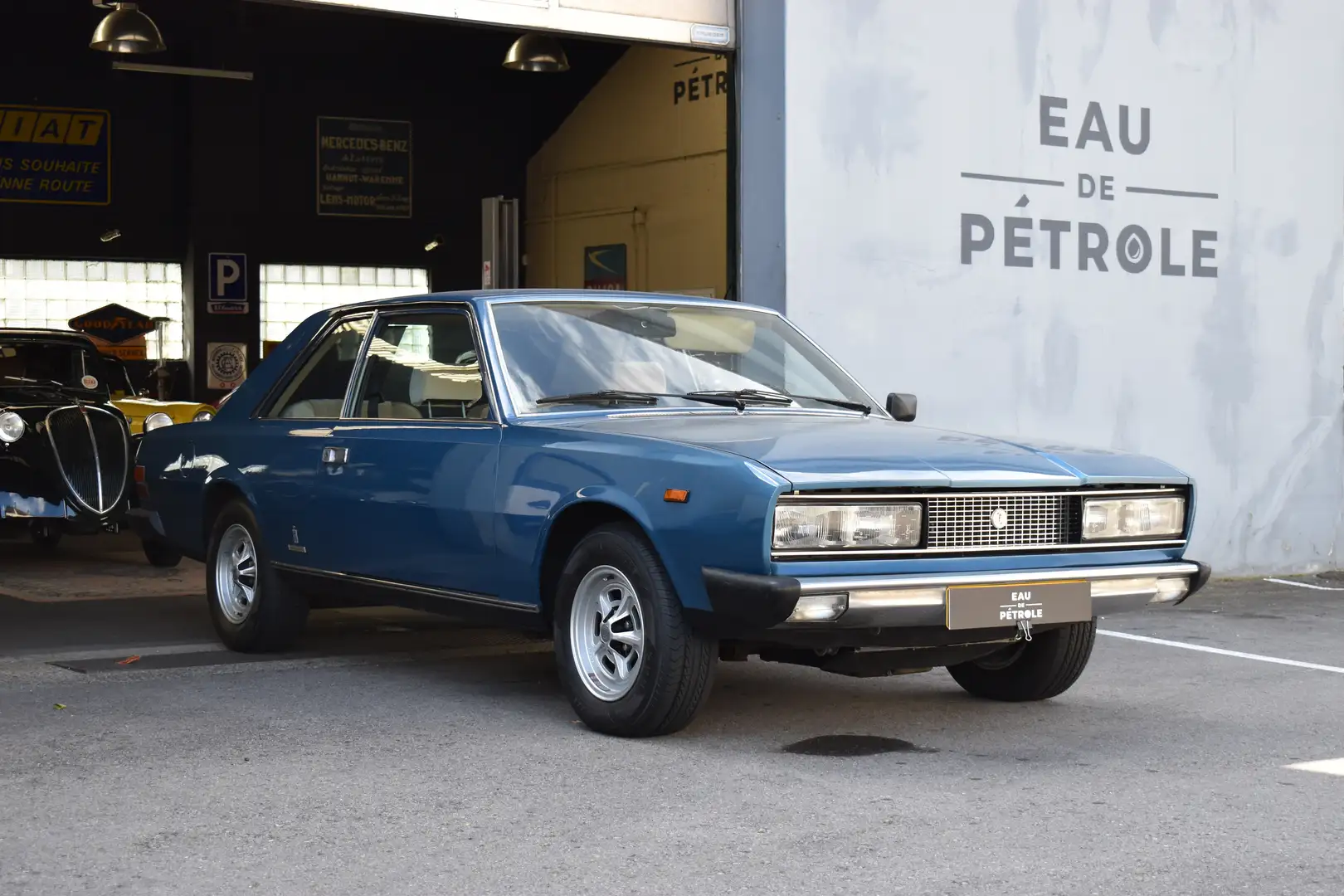Fiat 130 Coupe 3.2 Bleu - 2