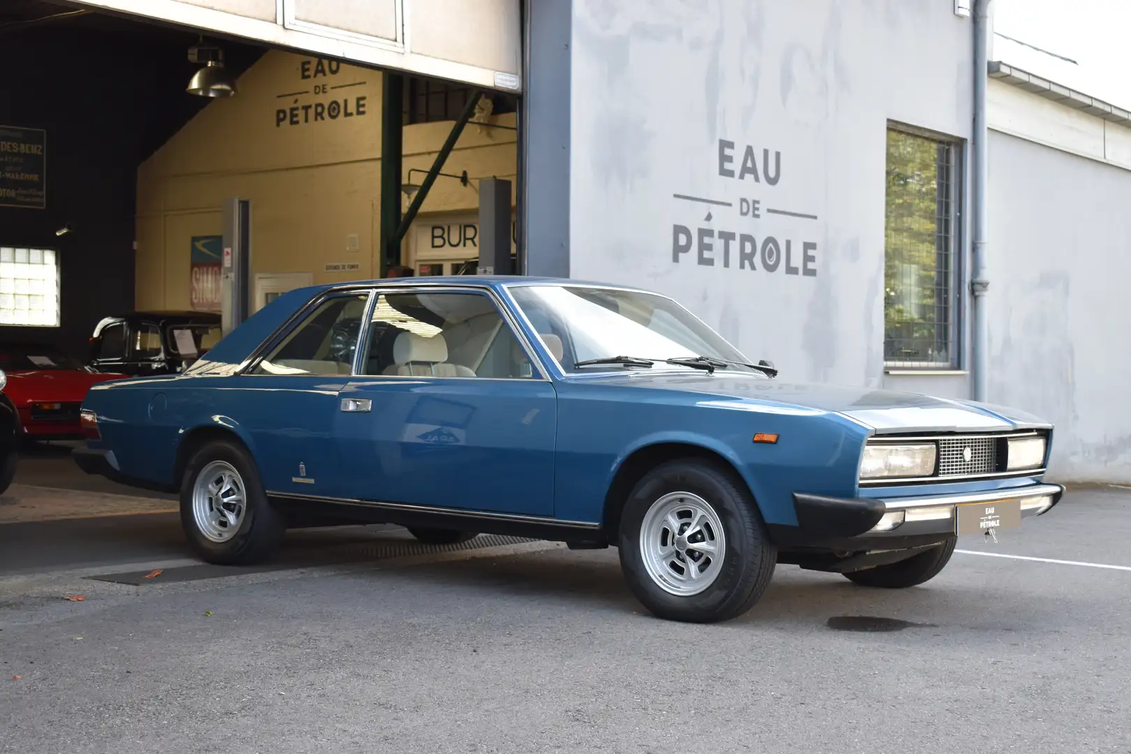 Fiat 130 Coupe 3.2 Bleu - 1