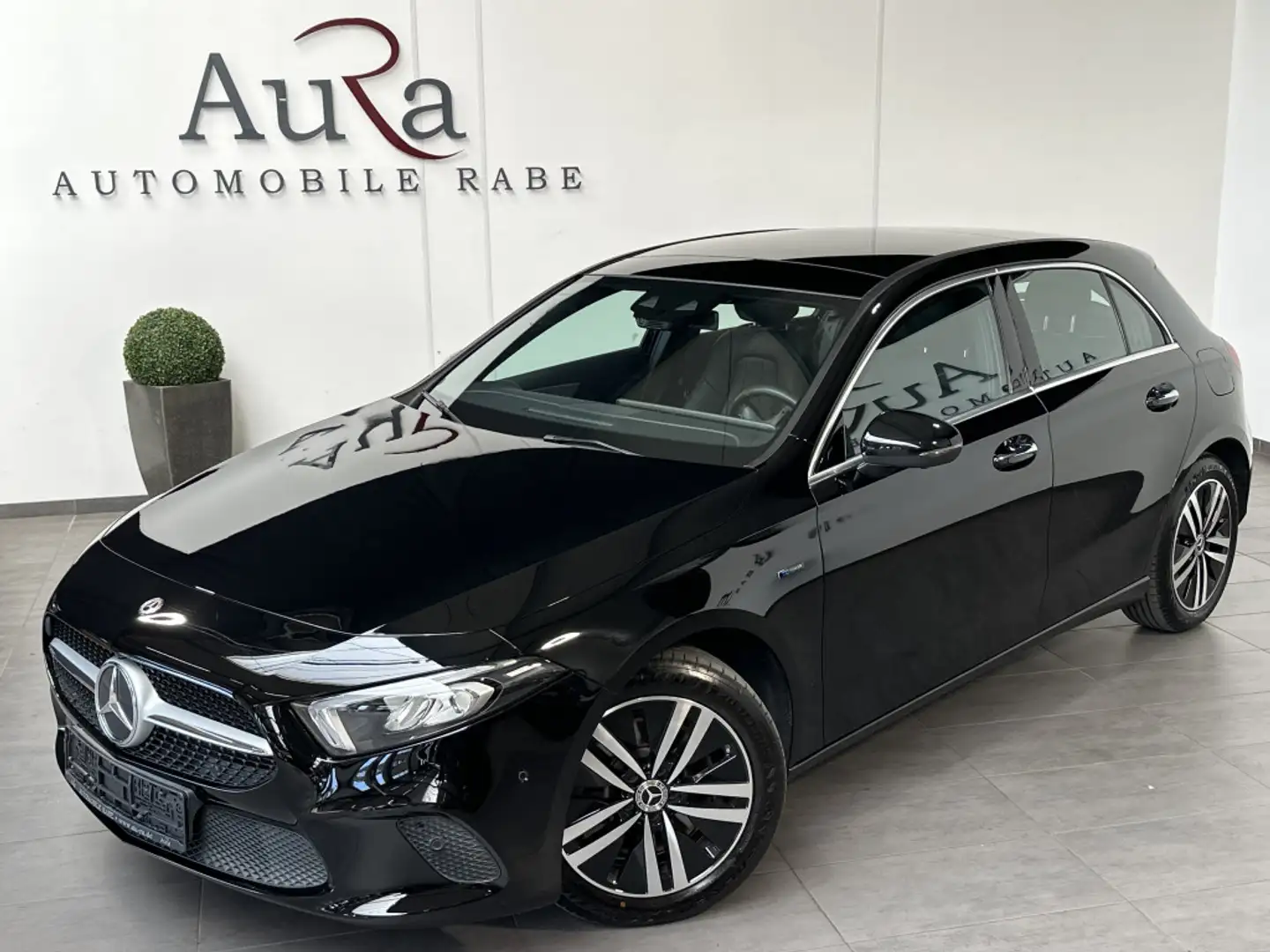 Mercedes-Benz A 250 Progressive NAV+LED+PANO+360°+WIDESCREEN Zwart - 2