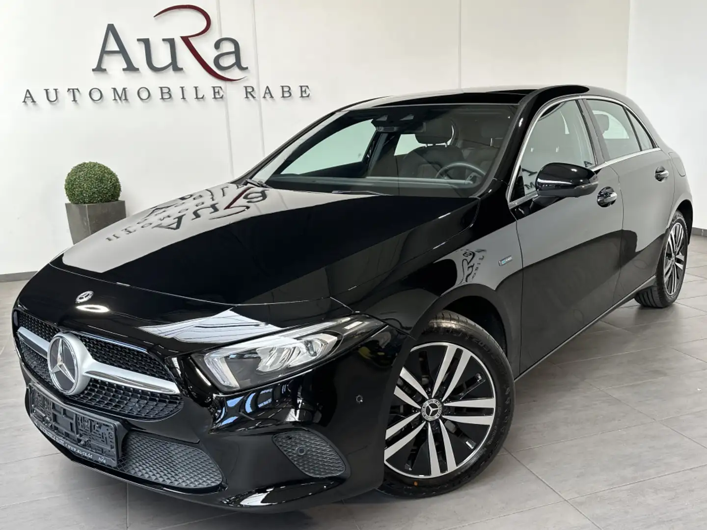 Mercedes-Benz A 250 Progressive NAV+LED+PANO+360°+WIDESCREEN Zwart - 1