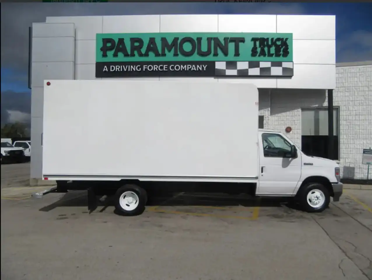 Ford E-450 снимка Ford E-450