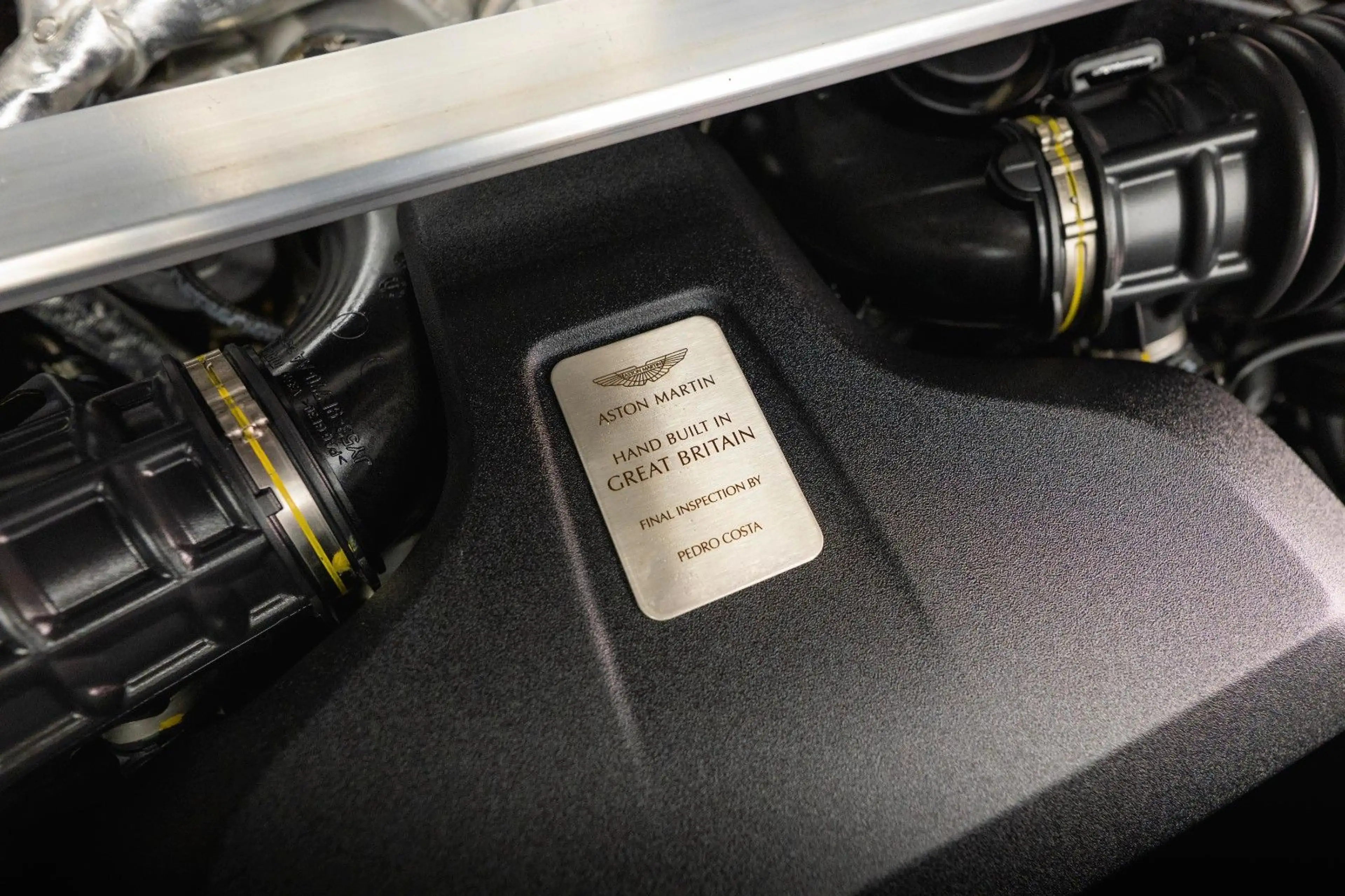 Aston Martin V8 4.0 V8 DB11 Coupe *1.Hand*360*Memory* — photo 7