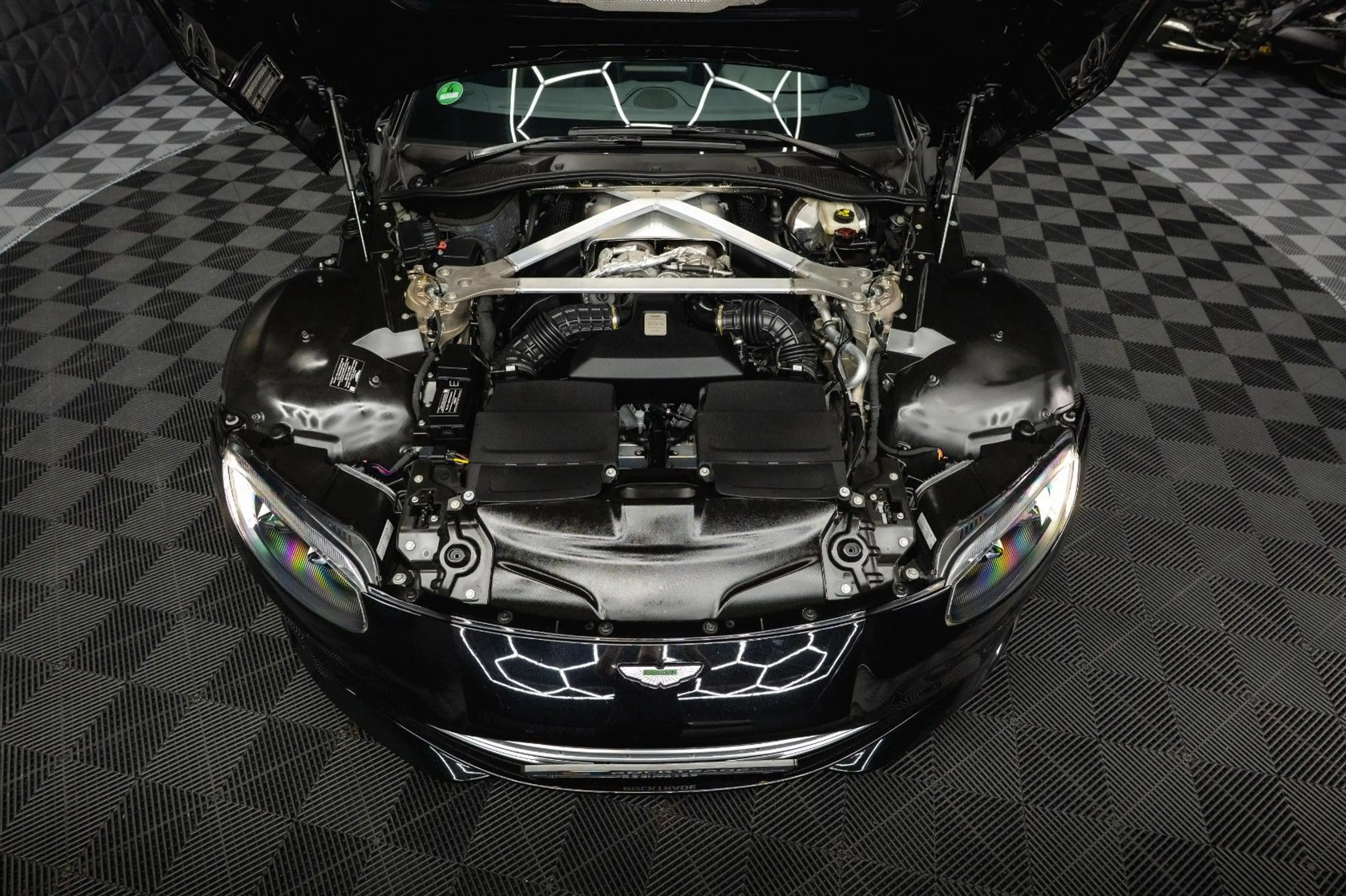 Aston Martin V8 4.0 V8 DB11 Coupe *1.Hand*360*Memory* — photo 6