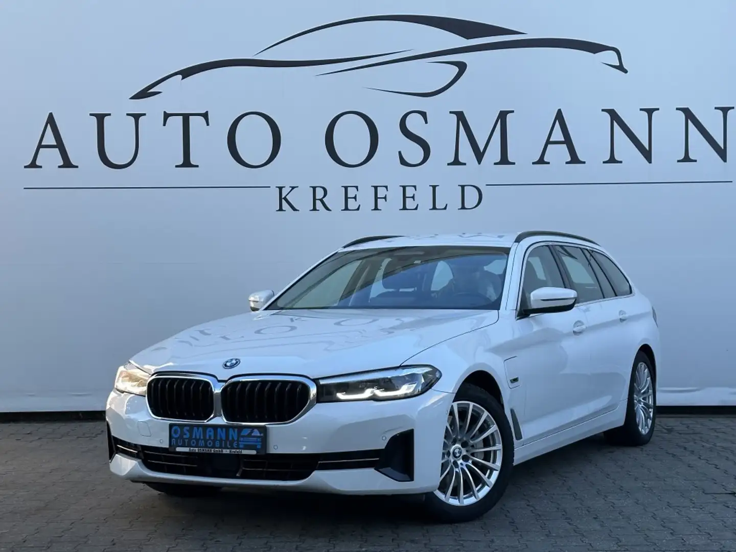 BMW 530 e Touring Aut.   BMW Live Cockpit   TÜV NEU Weiß - 1