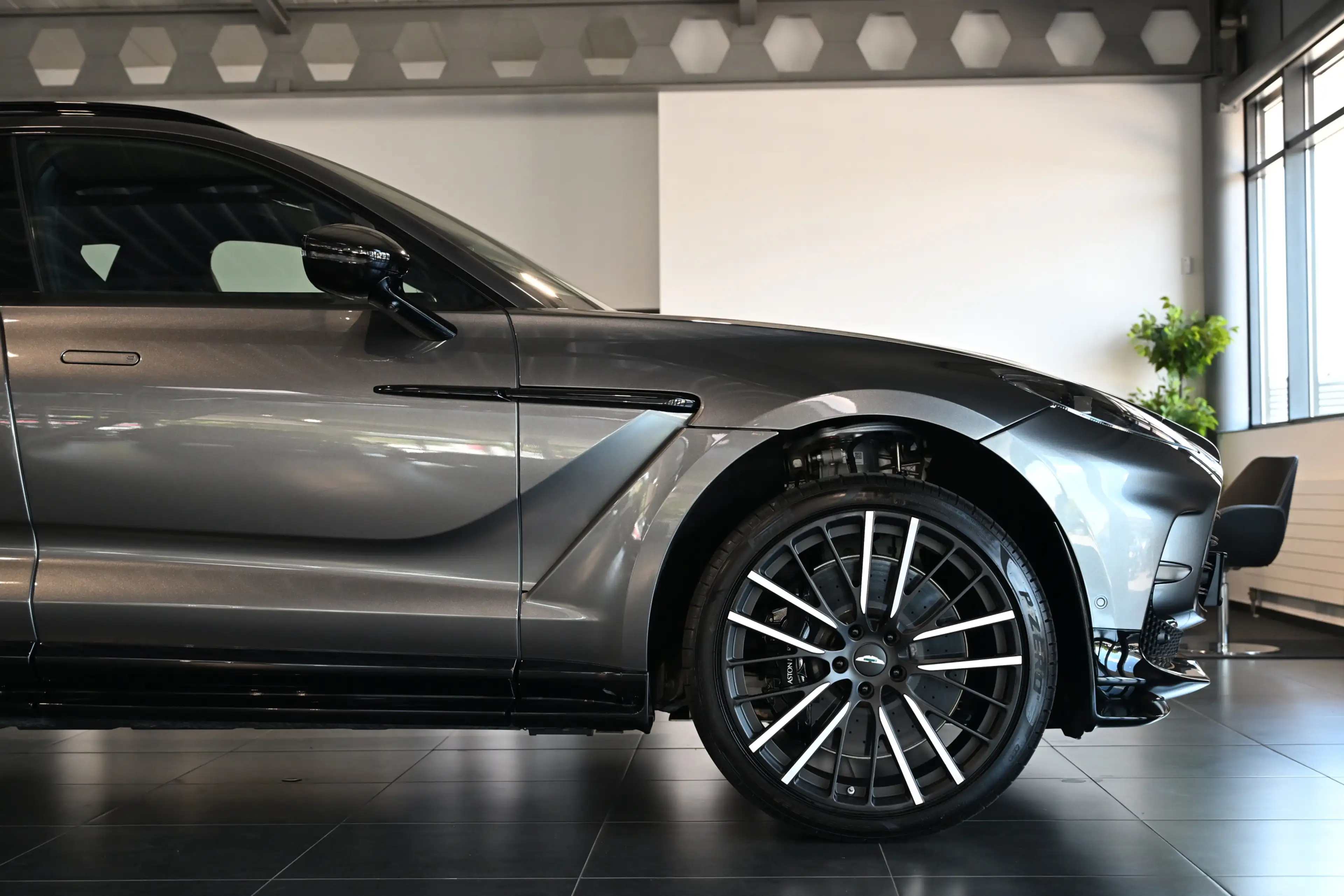 Aston Martin DBX 707 Magnetic Silver Bowers&Wilkins Garantie — photo 11
