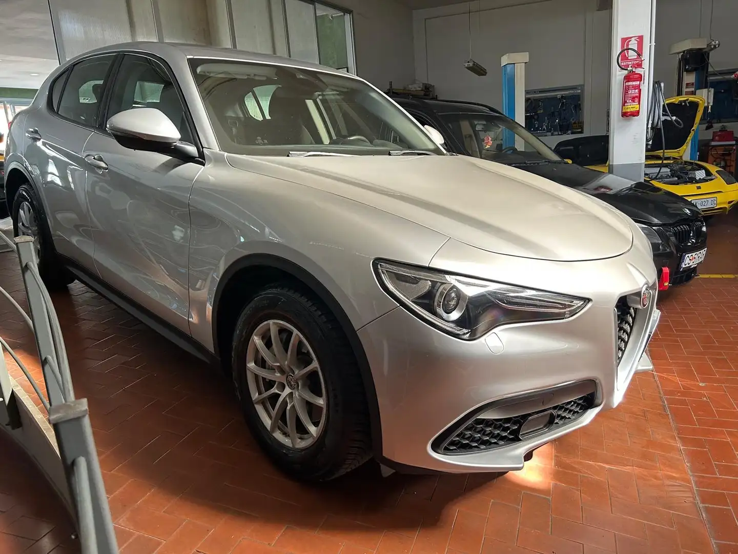 Alfa Romeo Stelvio Stelvio 2.2 t Business rwd 160cv auto my19 Argento - 1