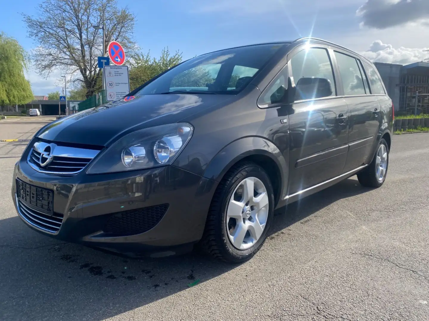 Opel Zafira B Family Plus / 7-Sitzer / Xenon Gris - 1