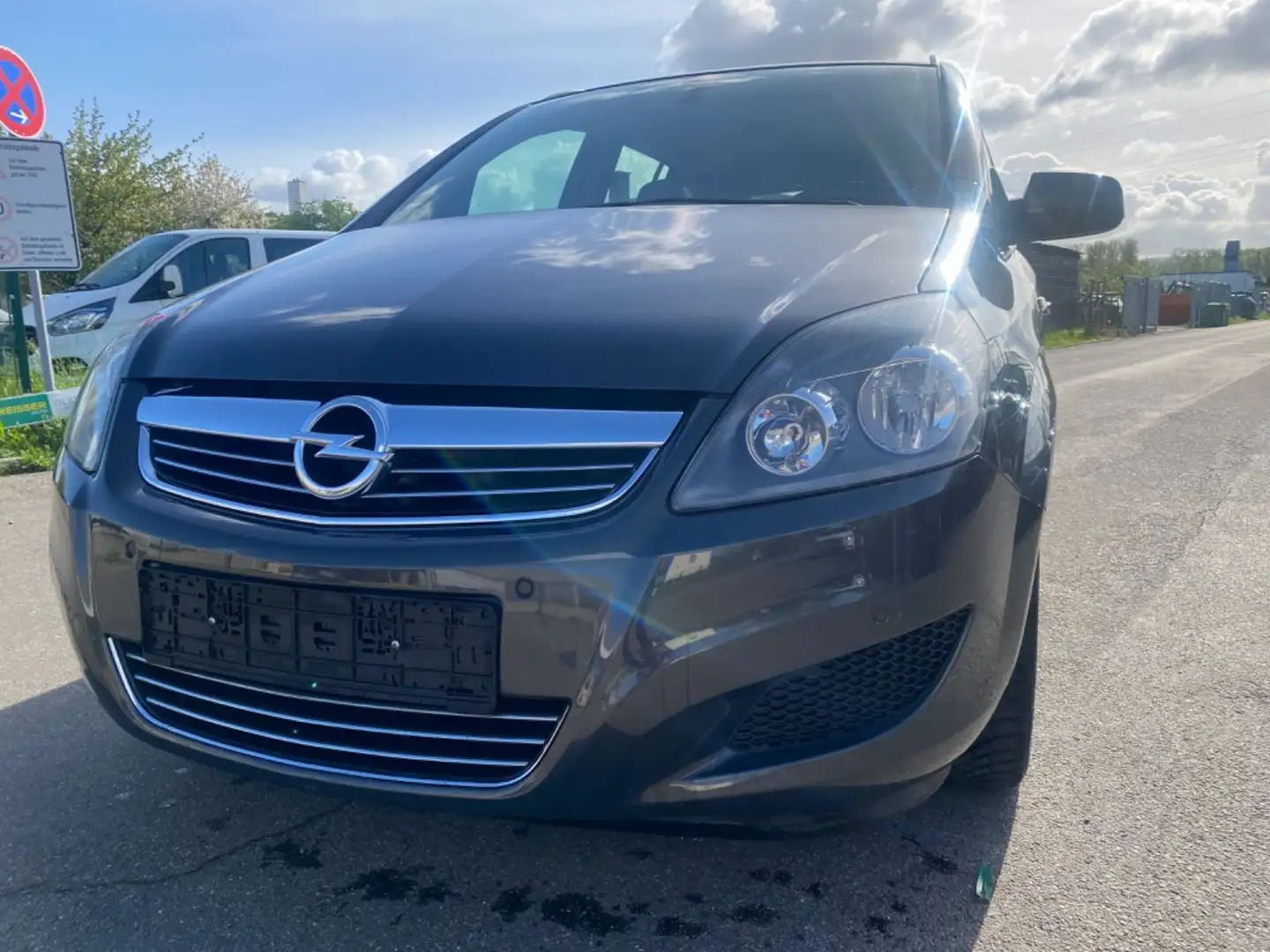 Opel Zafira B Family Plus / 7-Sitzer / Xenon Gris - 2