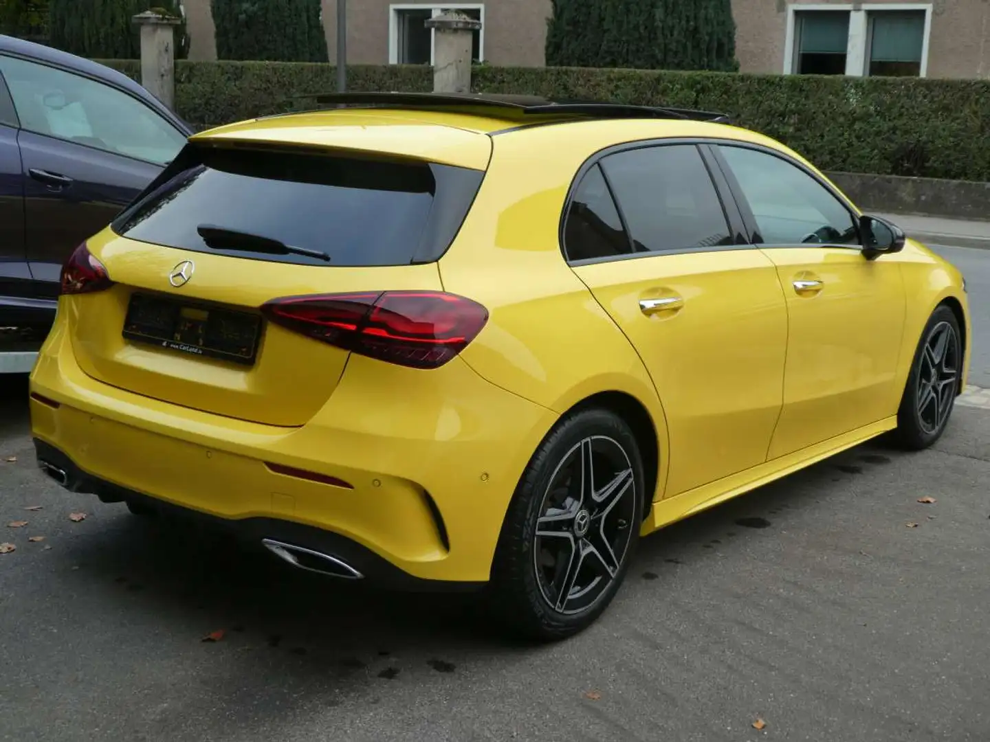 Mercedes-Benz A 180 AMG Line Sport 7G-DCT Jaune - 2
