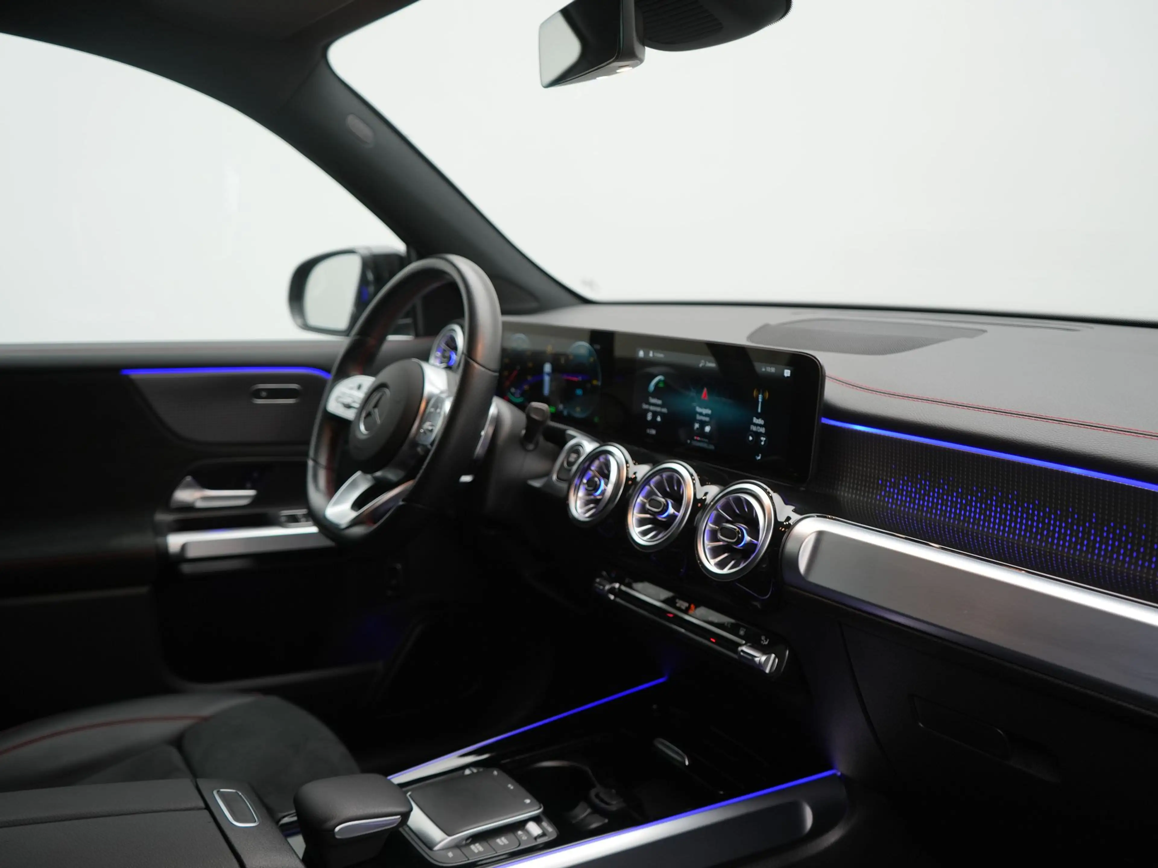 Mercedes-Benz EQB 300 4MATIC AMG Line 69,7 kWh 228pk Dealer O.H. | Trekh — photo 4