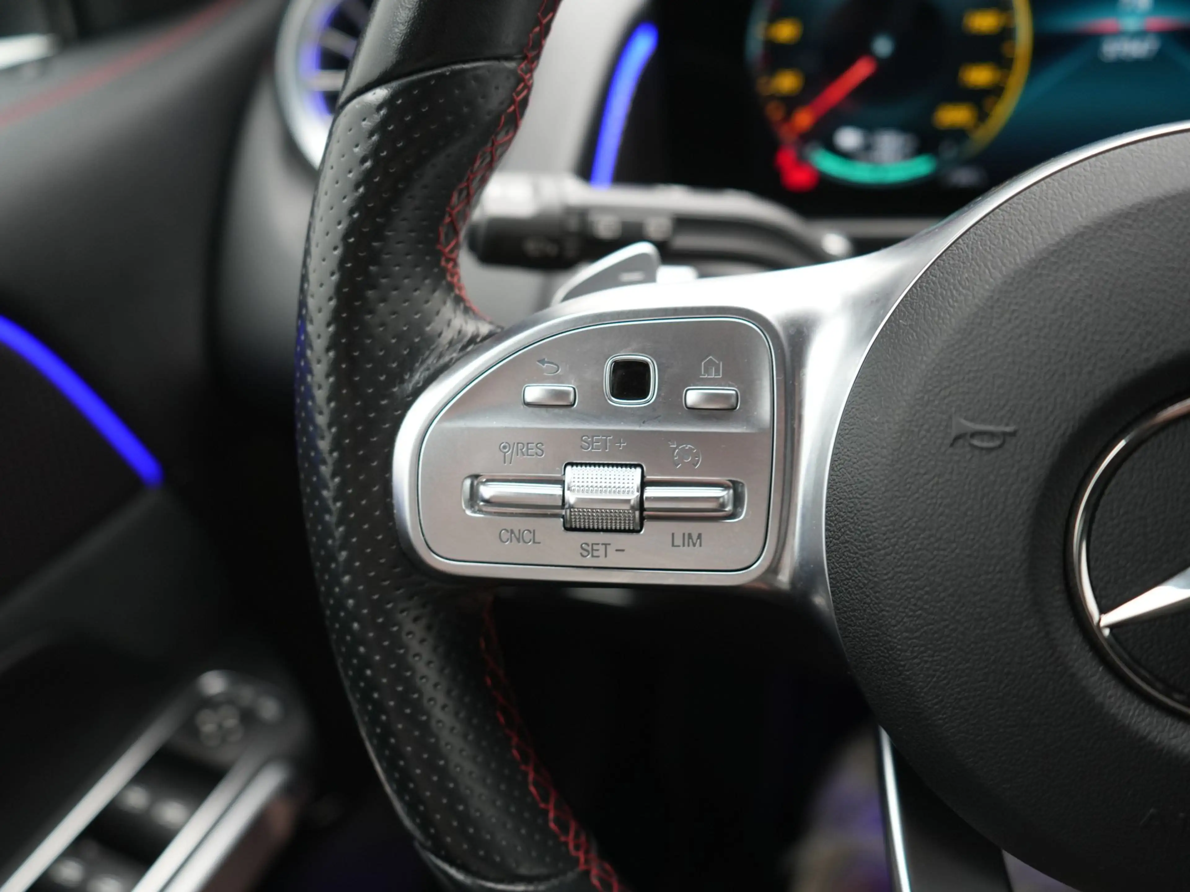 Mercedes-Benz EQB 300 4MATIC AMG Line 69,7 kWh 228pk Dealer O.H. | Trekh — photo 23