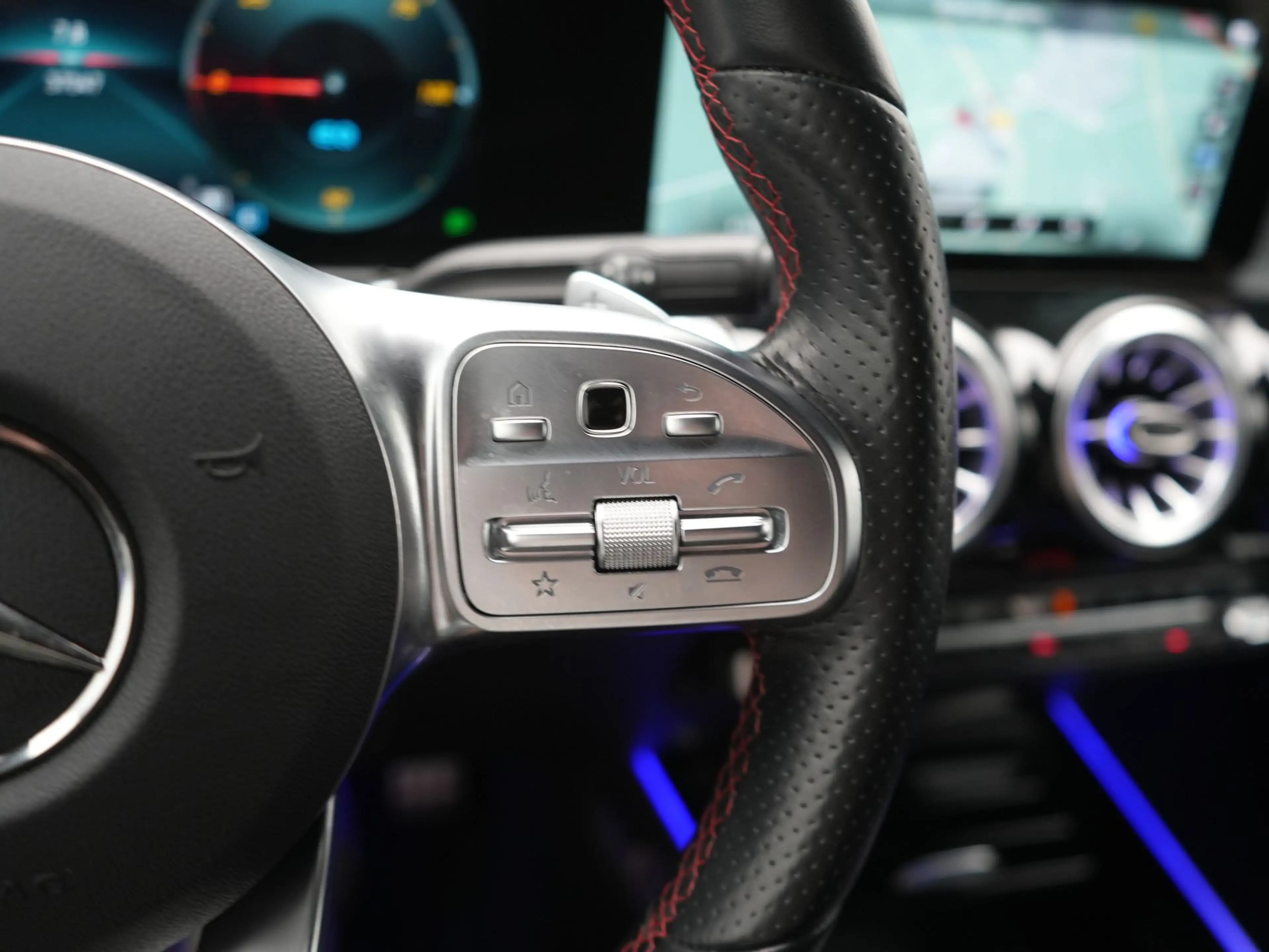 Mercedes-Benz EQB 300 4MATIC AMG Line 69,7 kWh 228pk Dealer O.H. | Trekh — photo 25