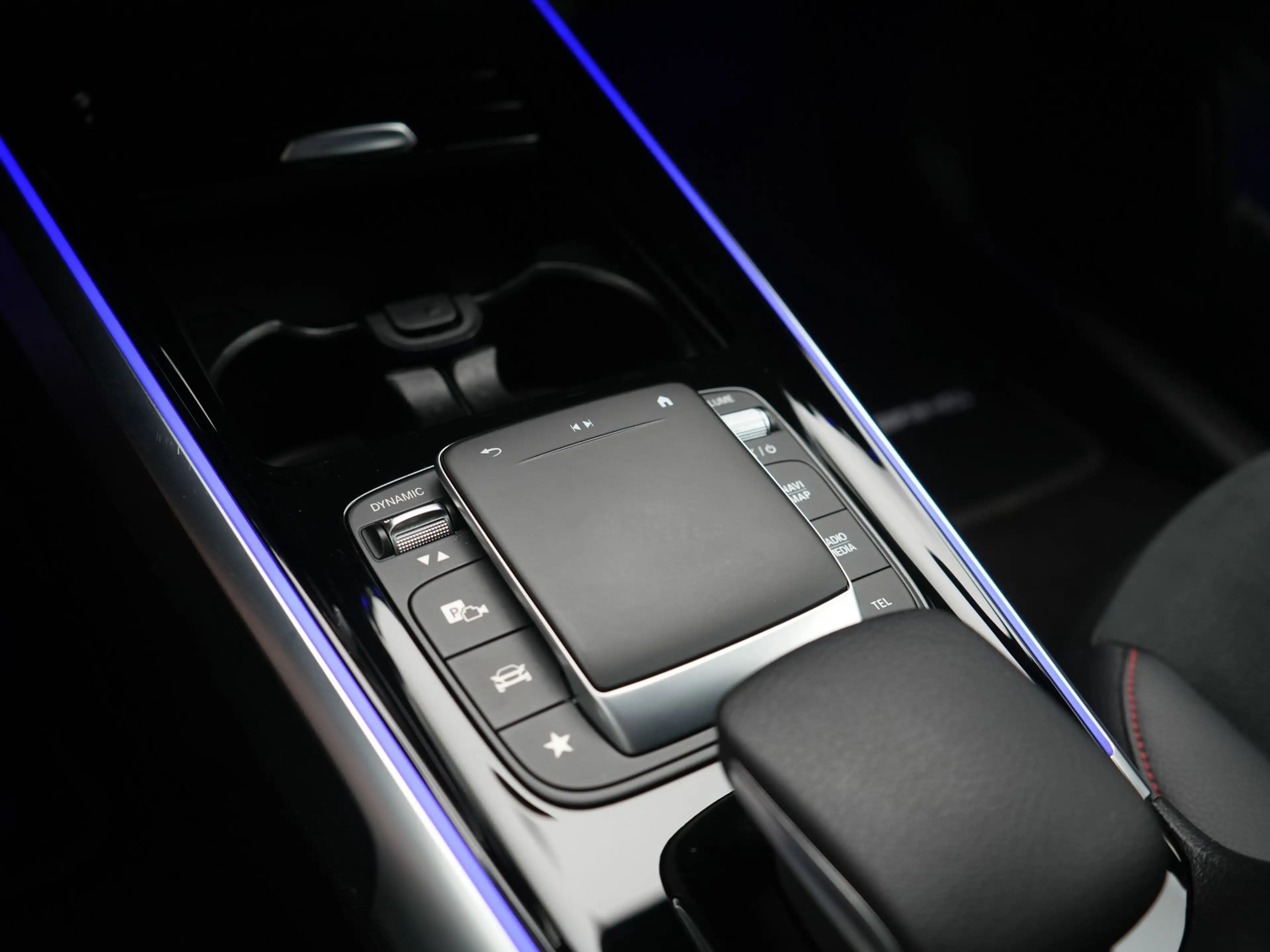 Mercedes-Benz EQB 300 4MATIC AMG Line 69,7 kWh 228pk Dealer O.H. | Trekh — photo 12