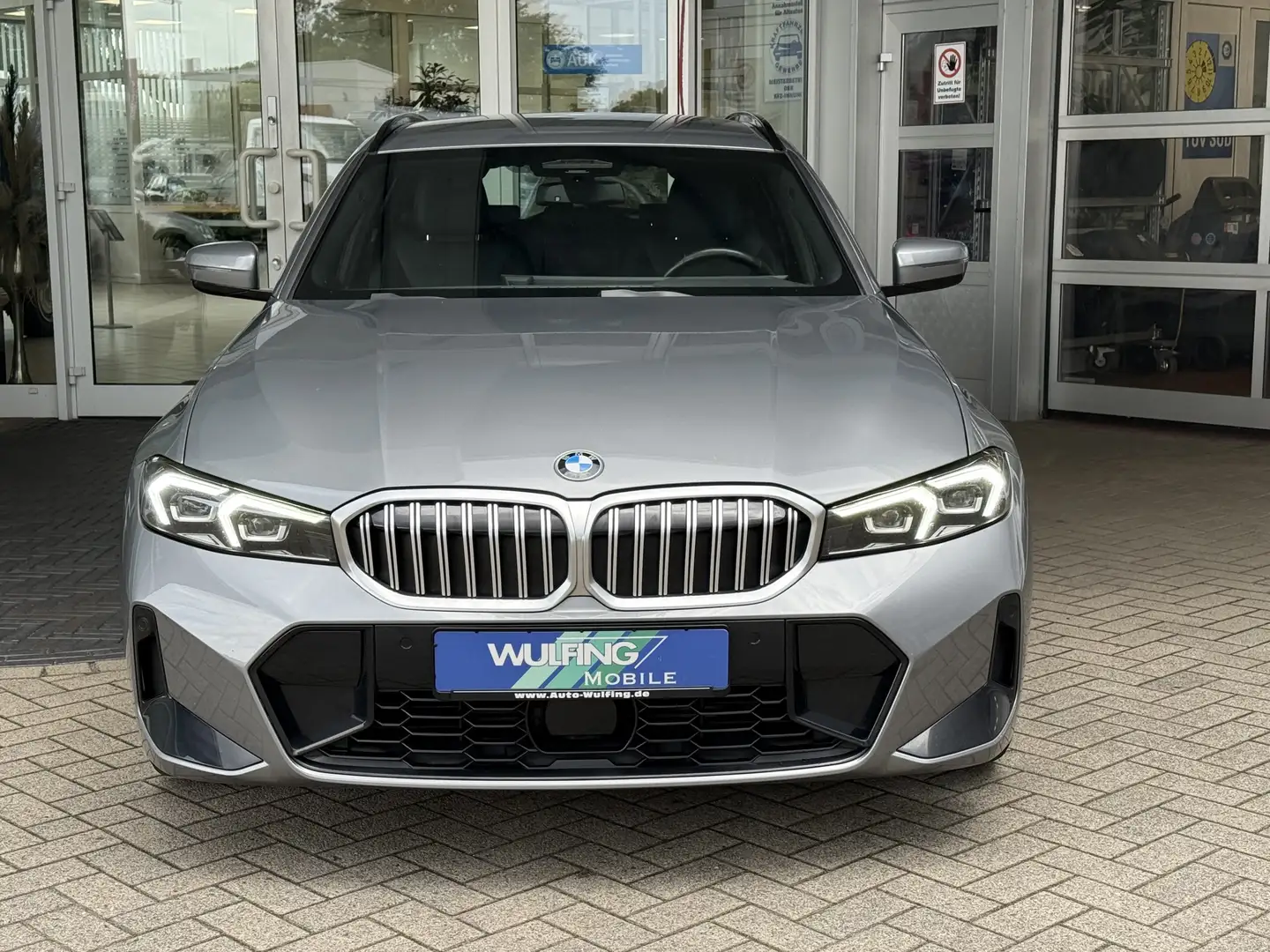 BMW 320 xDrive M-Sport Steptronic Navi el.Heckklappe Grau - 2