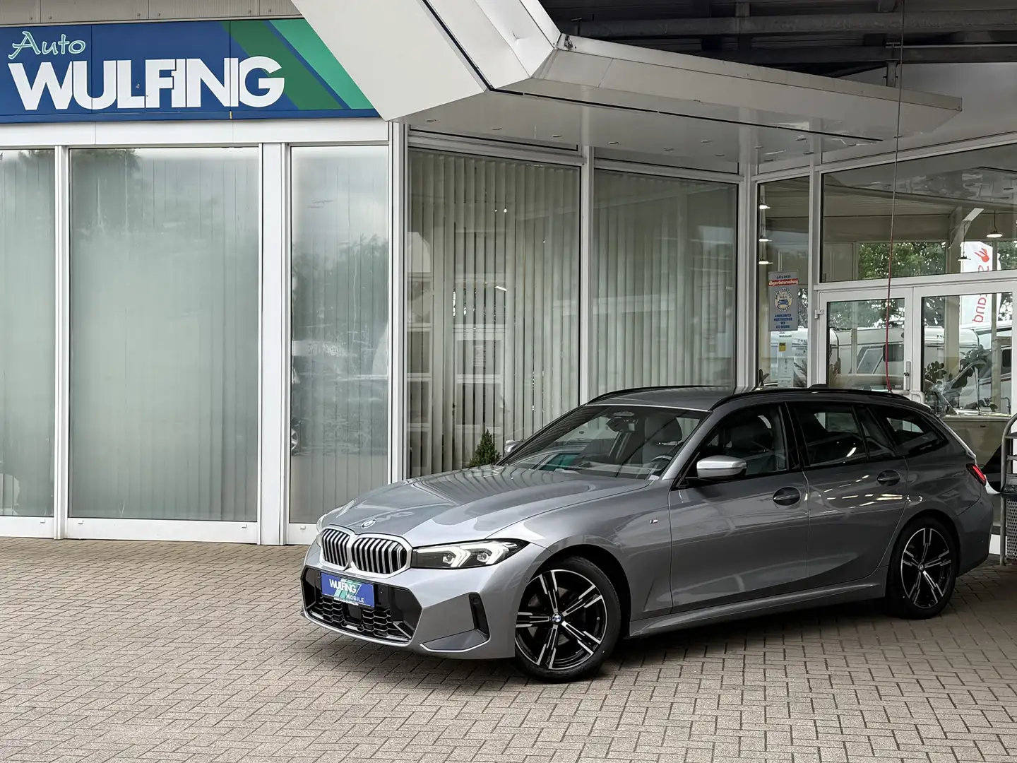 BMW 320 d xDrive M-Sport Steptronic Navi el.Heckklappe Grau - 1