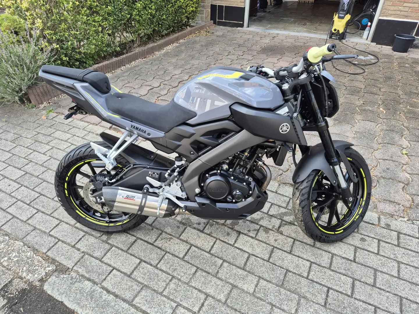 Yamaha MT-125 Grijs - 2