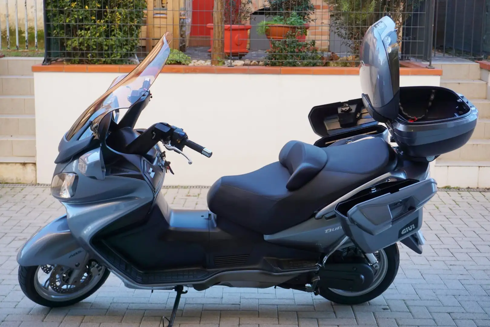 Suzuki Burgman 650 Executive Argintiu - 2