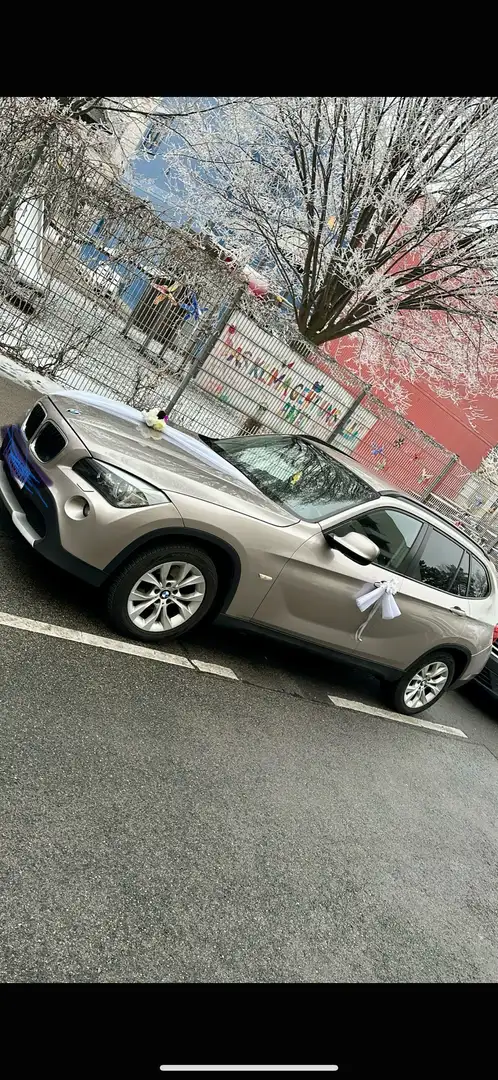 BMW X1 sDrive18d Silber - 1