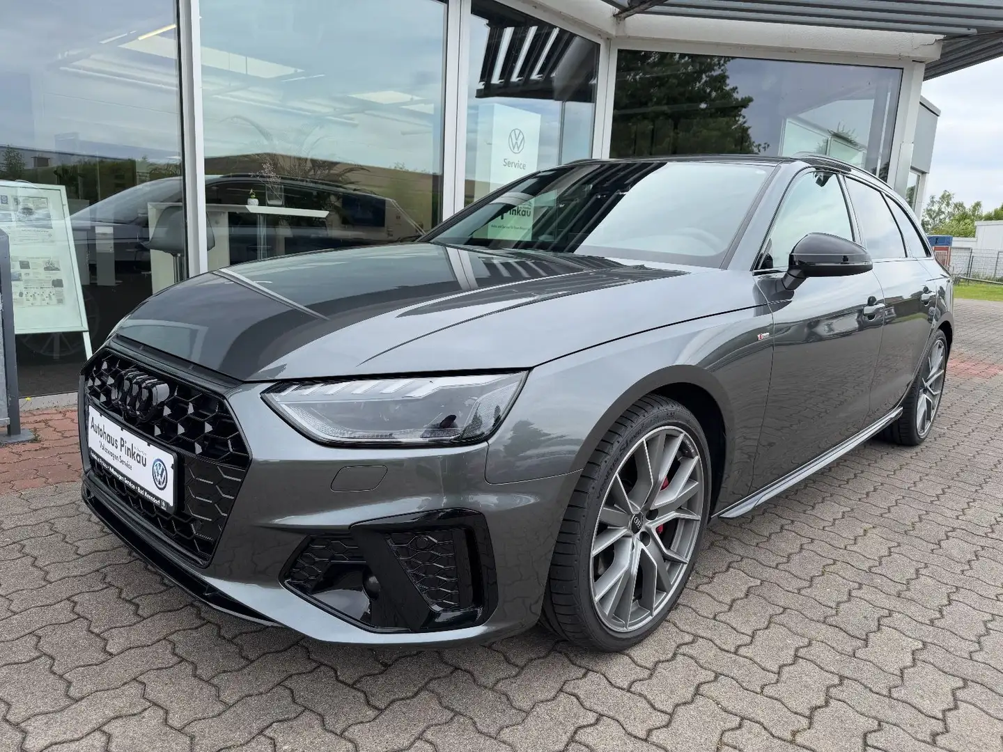 Audi A4 Avant 40 TFSI quattro S-line Competition Plus Grau - 1
