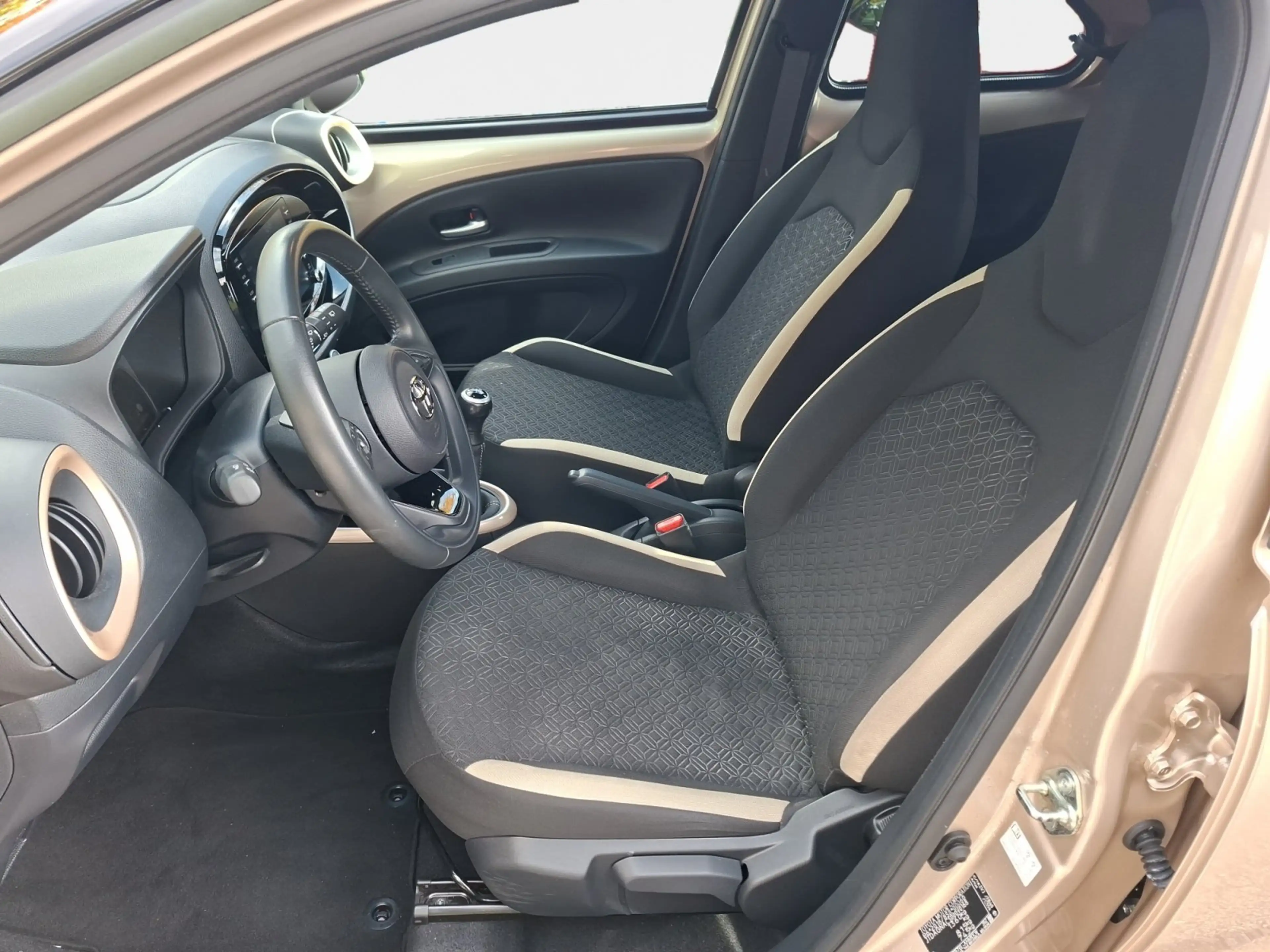 Toyota Aygo X 1.0 Pulse ACC DynLicht Kam. LM Navi PDC — photo 9