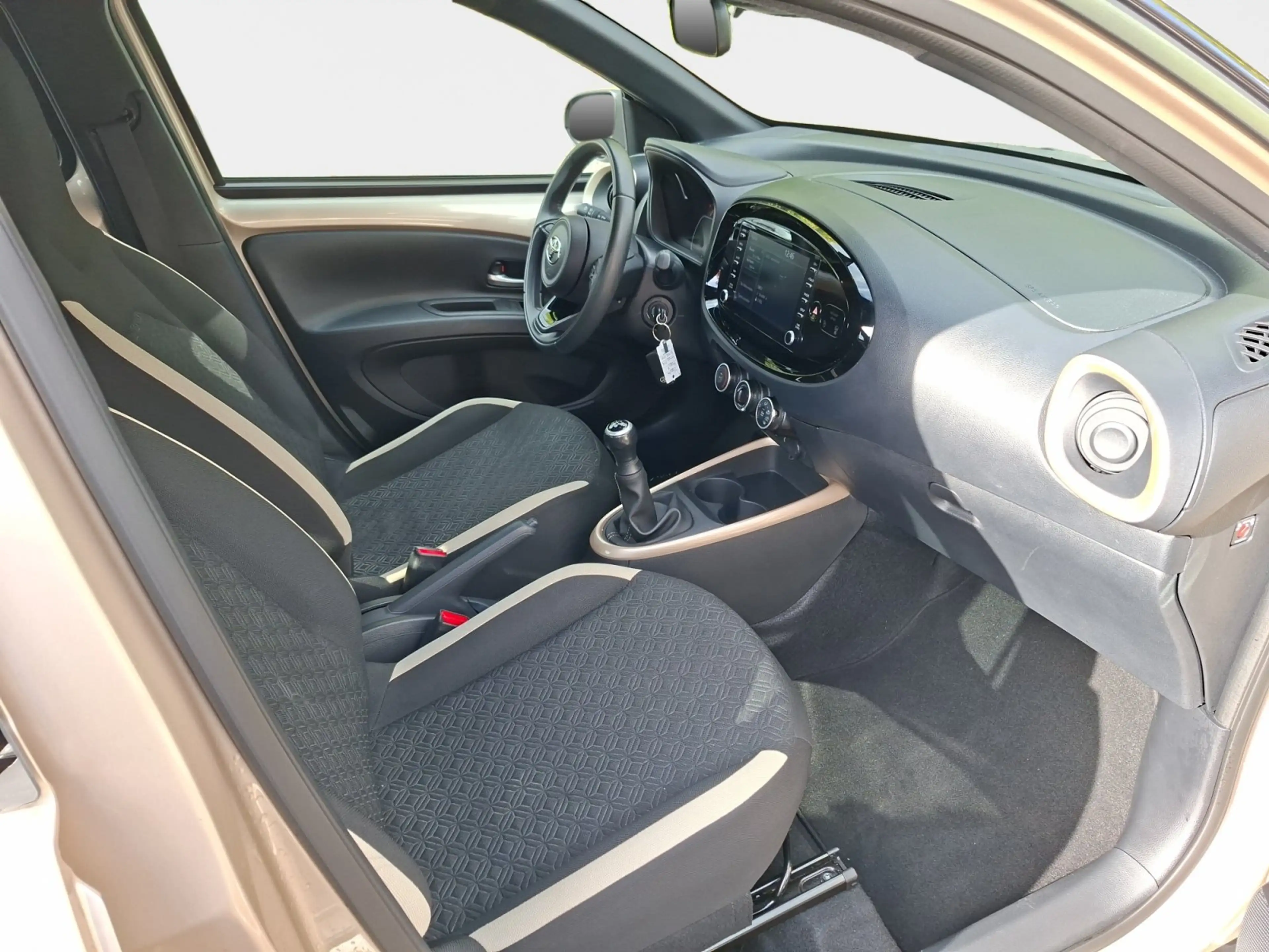 Toyota Aygo X 1.0 Pulse ACC DynLicht Kam. LM Navi PDC — photo 12