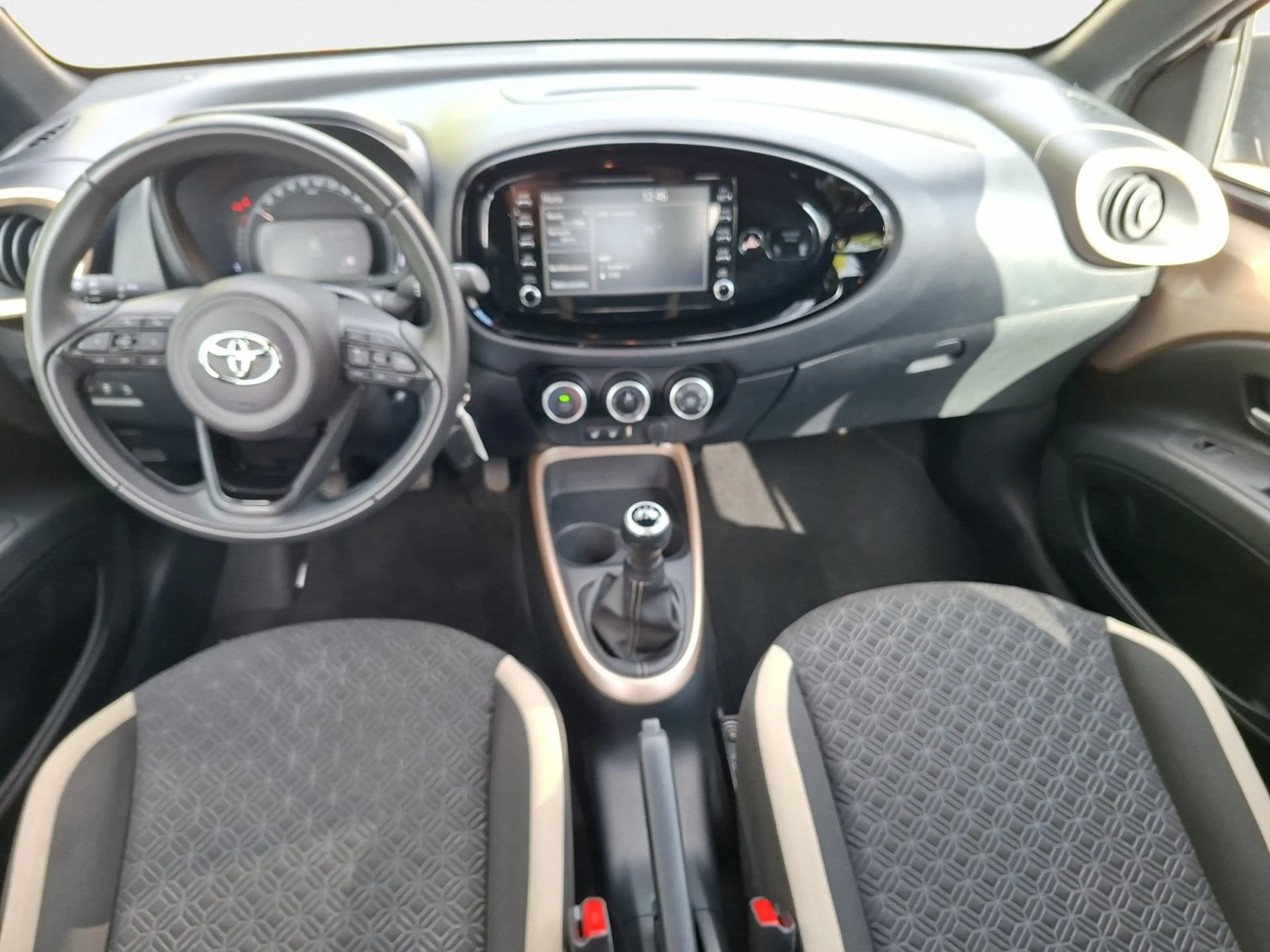 Toyota Aygo X 1.0 Pulse ACC DynLicht Kam. LM Navi PDC — photo 13