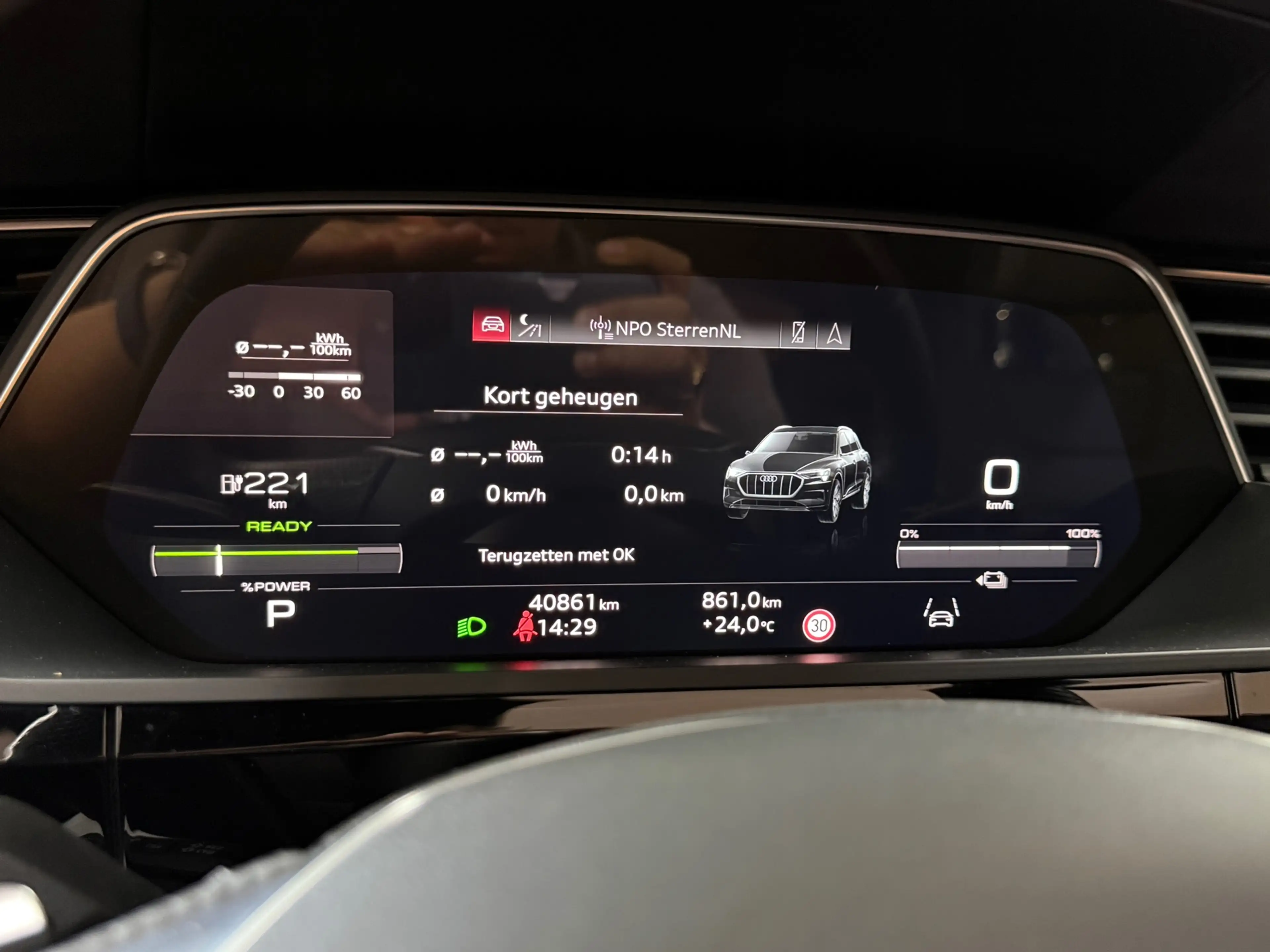 Audi e-tron 50 quattro S-line Black Edition | Pano| Matrix LED — photo 8