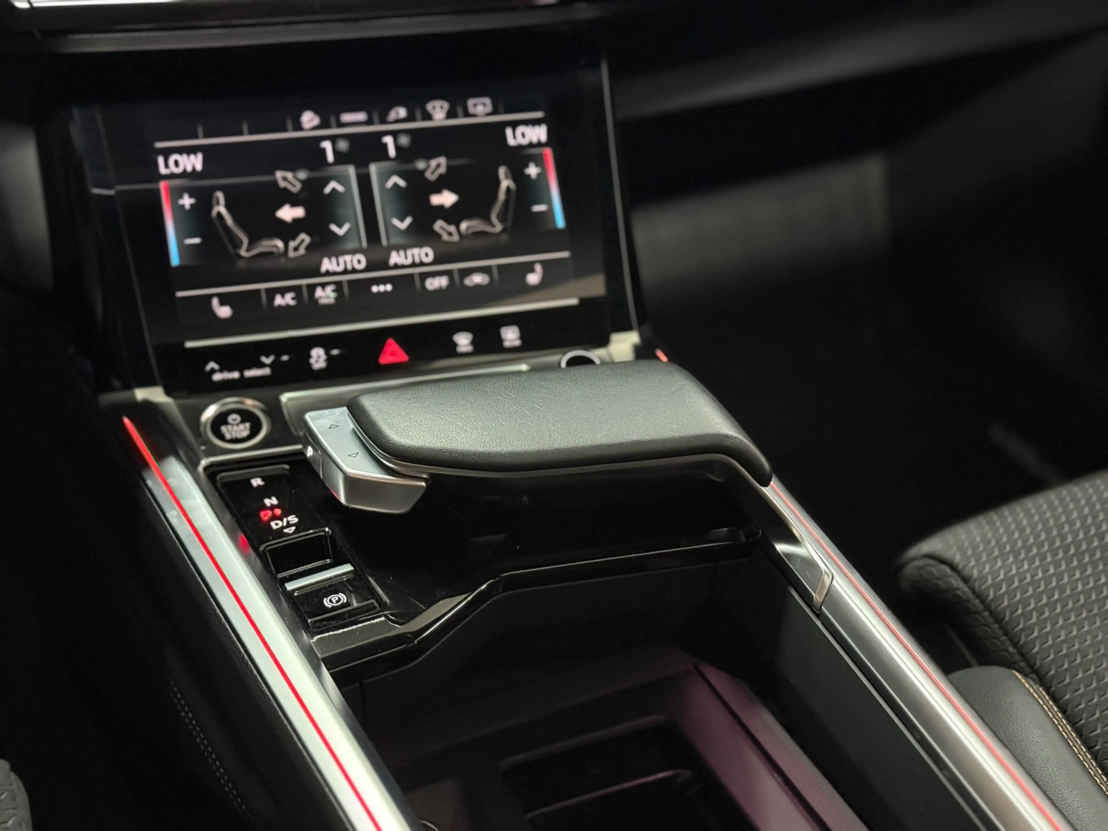 Audi e-tron 50 quattro S-line Black Edition | Pano| Matrix LED — photo 10