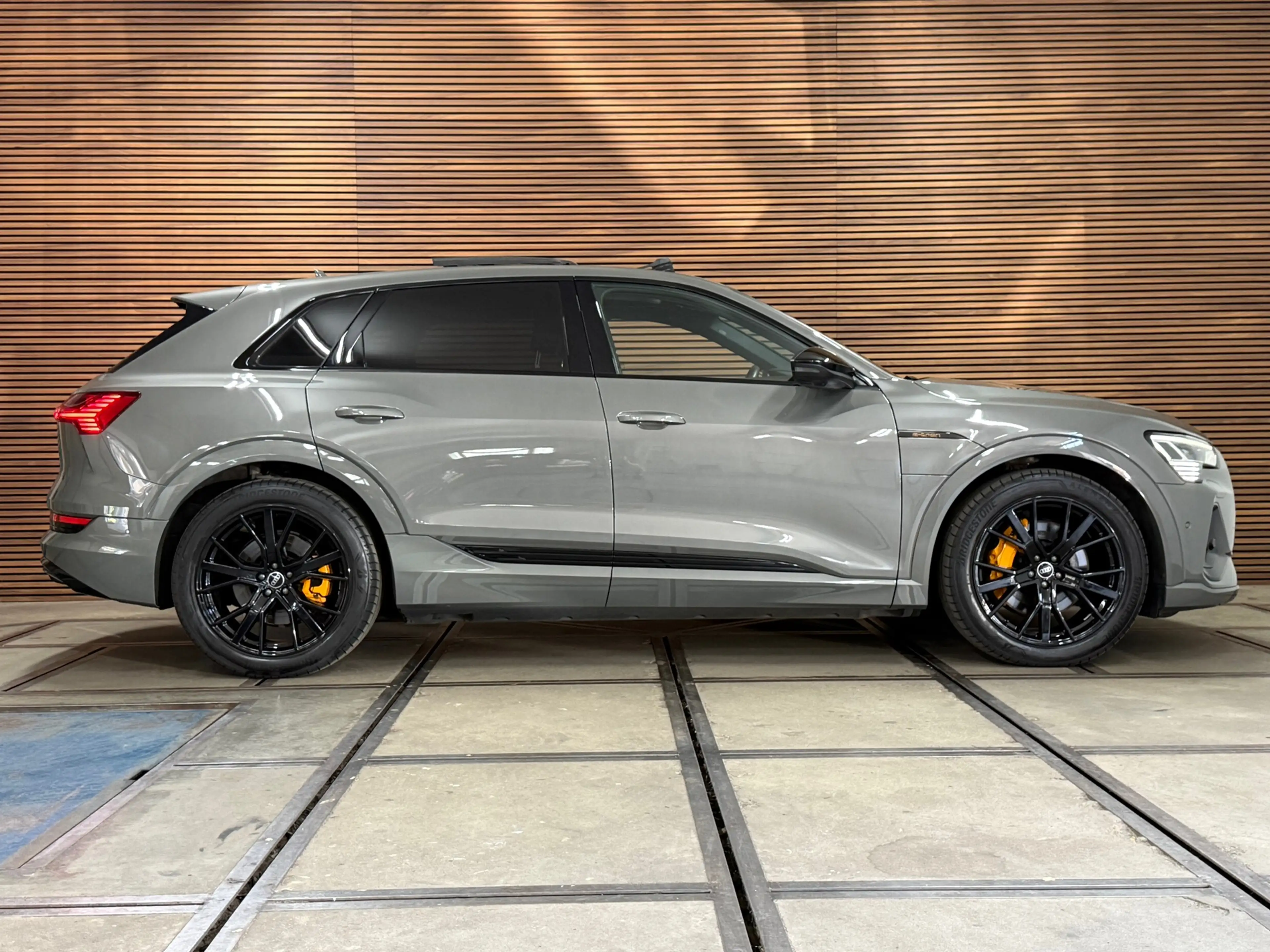 Audi e-tron 50 quattro S-line Black Edition | Pano| Matrix LED — photo 4