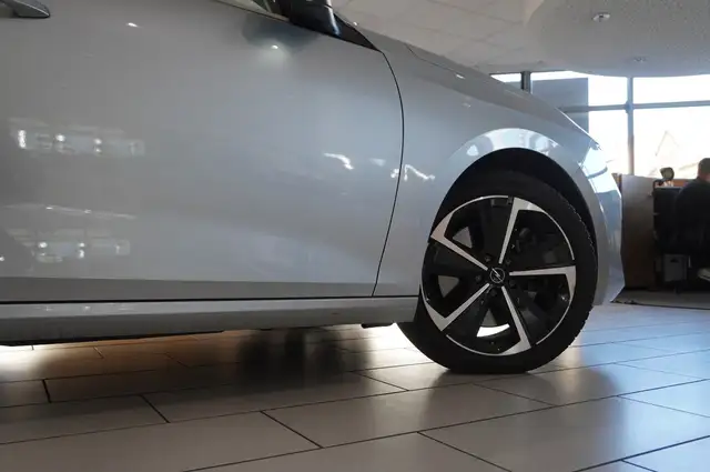 Opel Astra view 8