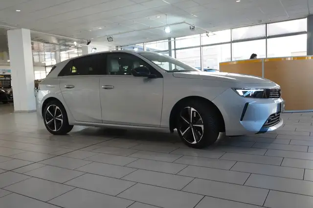 Opel Astra view 7