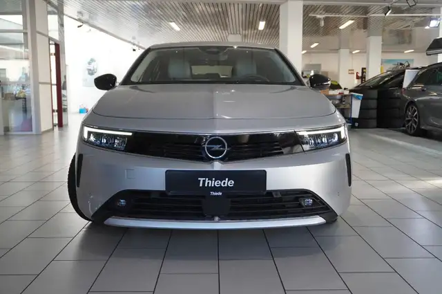 Opel Astra view 6