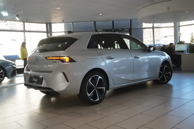 Opel Astra view 9