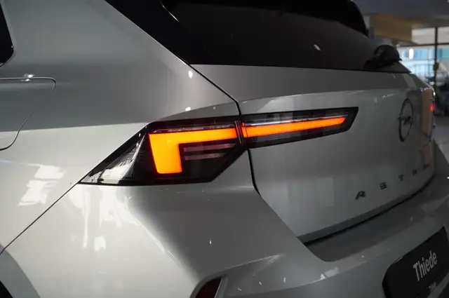 Opel Astra view 11