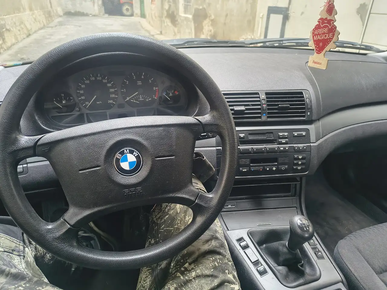BMW 318i, foto 6
