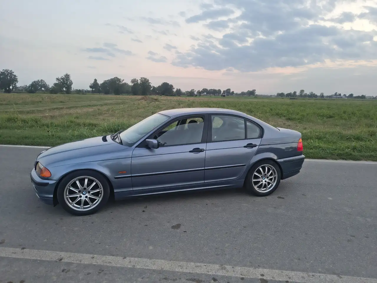 BMW 318i, foto 3