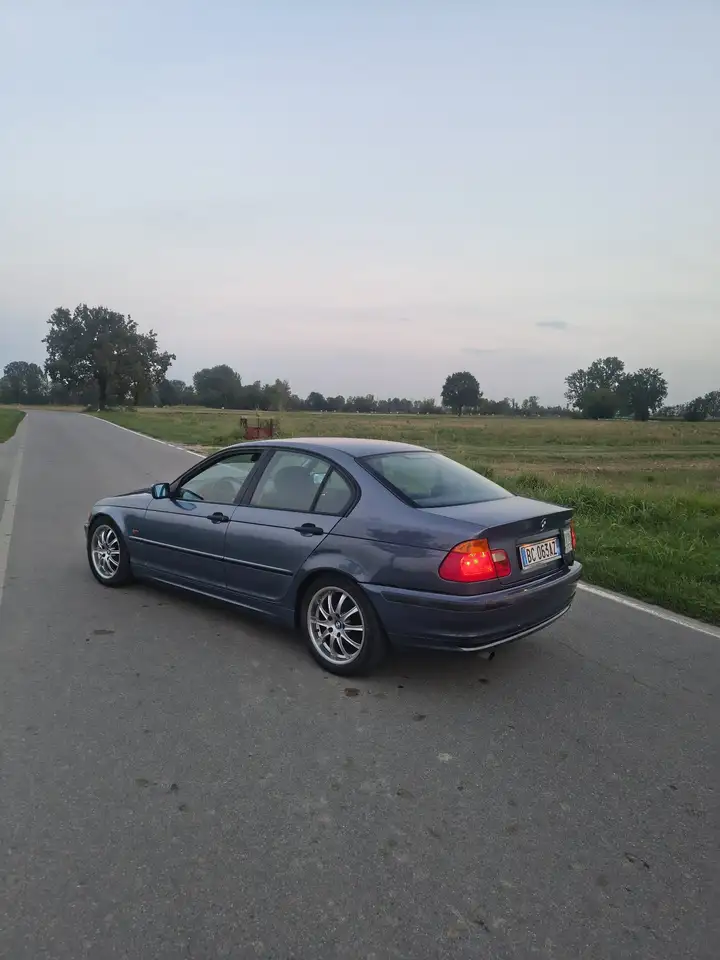 BMW 318i, foto 4