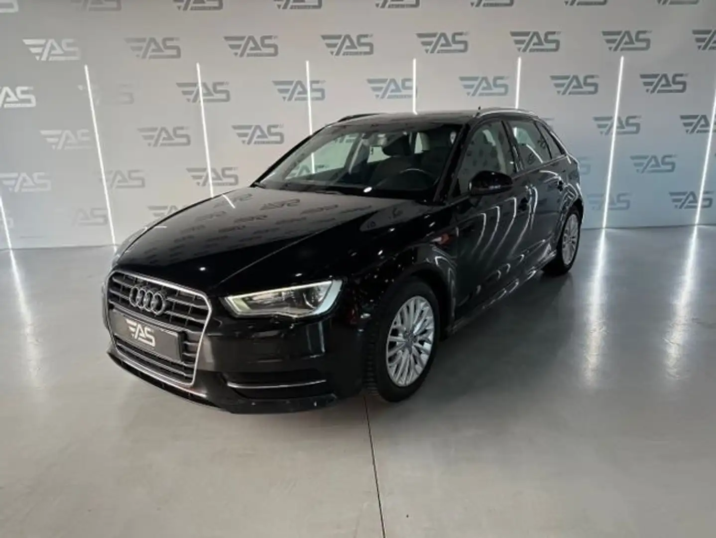 Audi A3 Sportback 1.6TDI 85kW Noir - 1